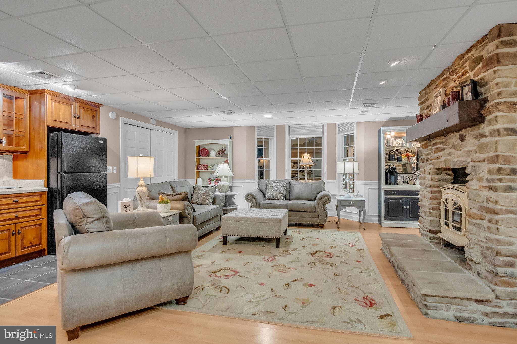 COUNTRY MANOR ESTATES - Residential