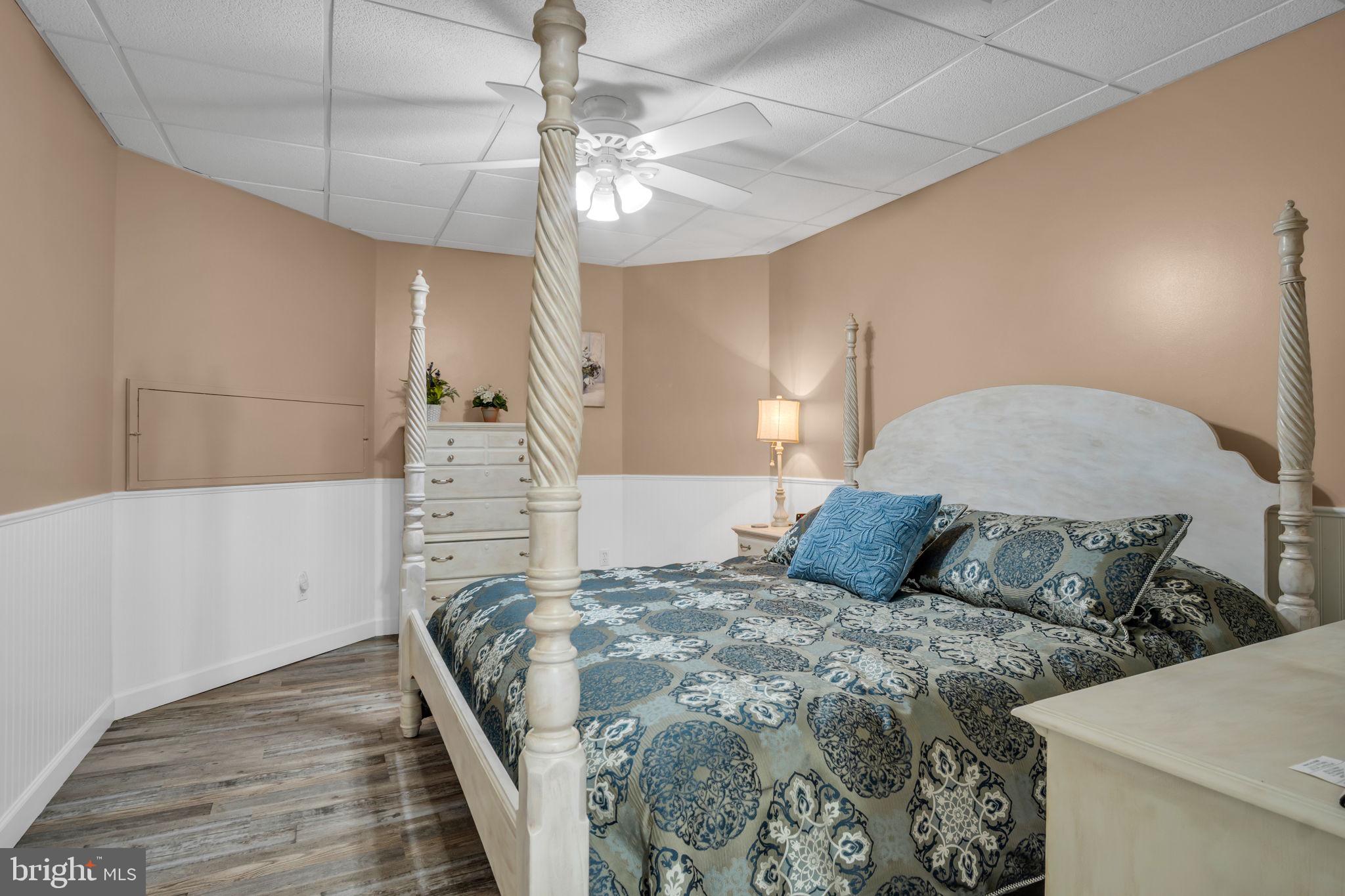 COUNTRY MANOR ESTATES - Residential