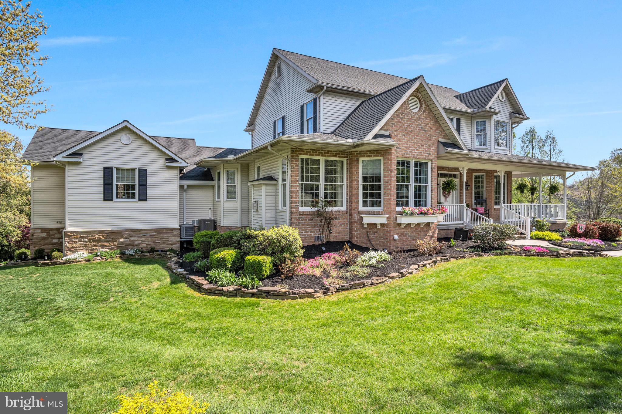 COUNTRY MANOR ESTATES - Residential