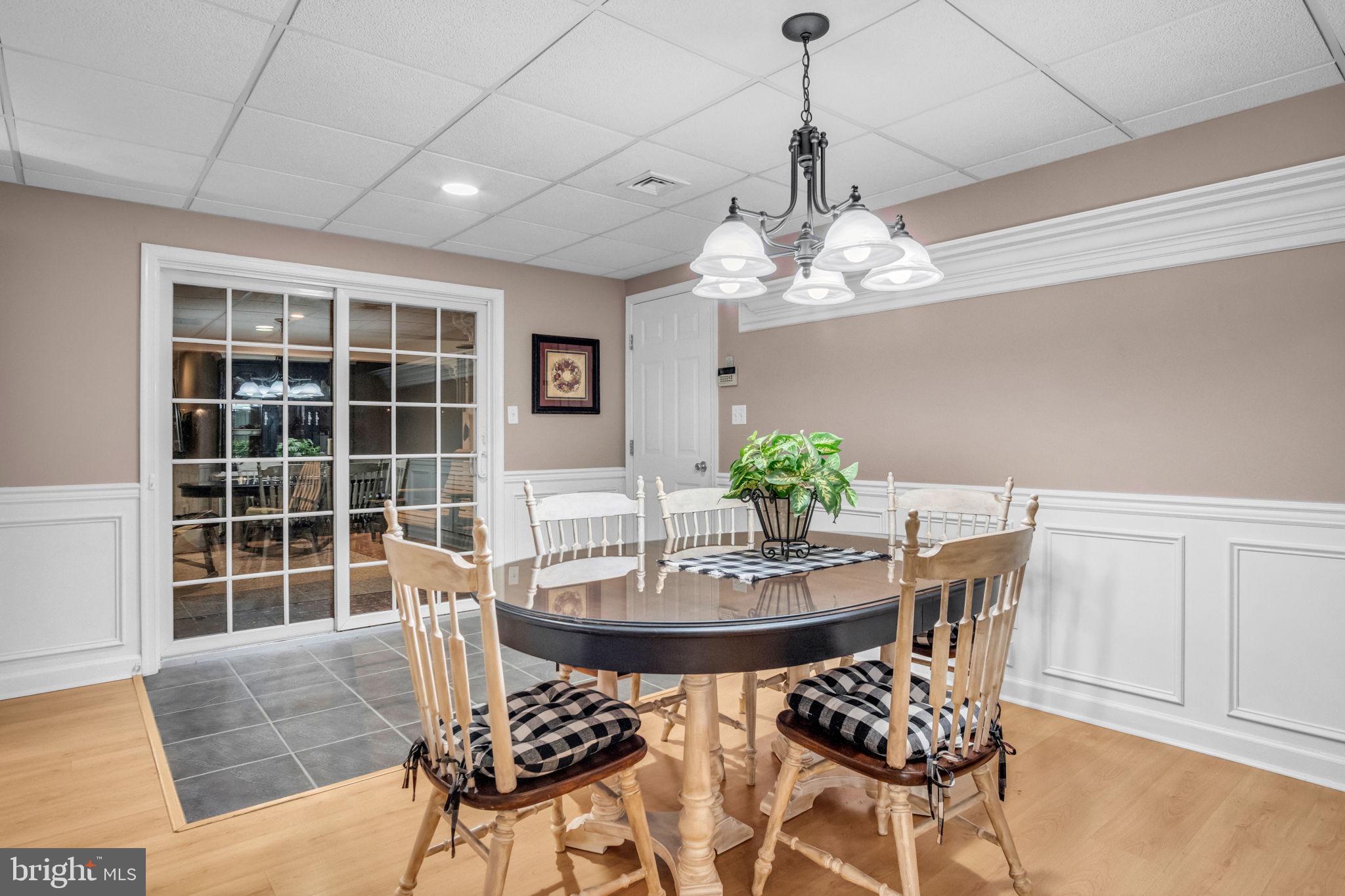 COUNTRY MANOR ESTATES - Residential