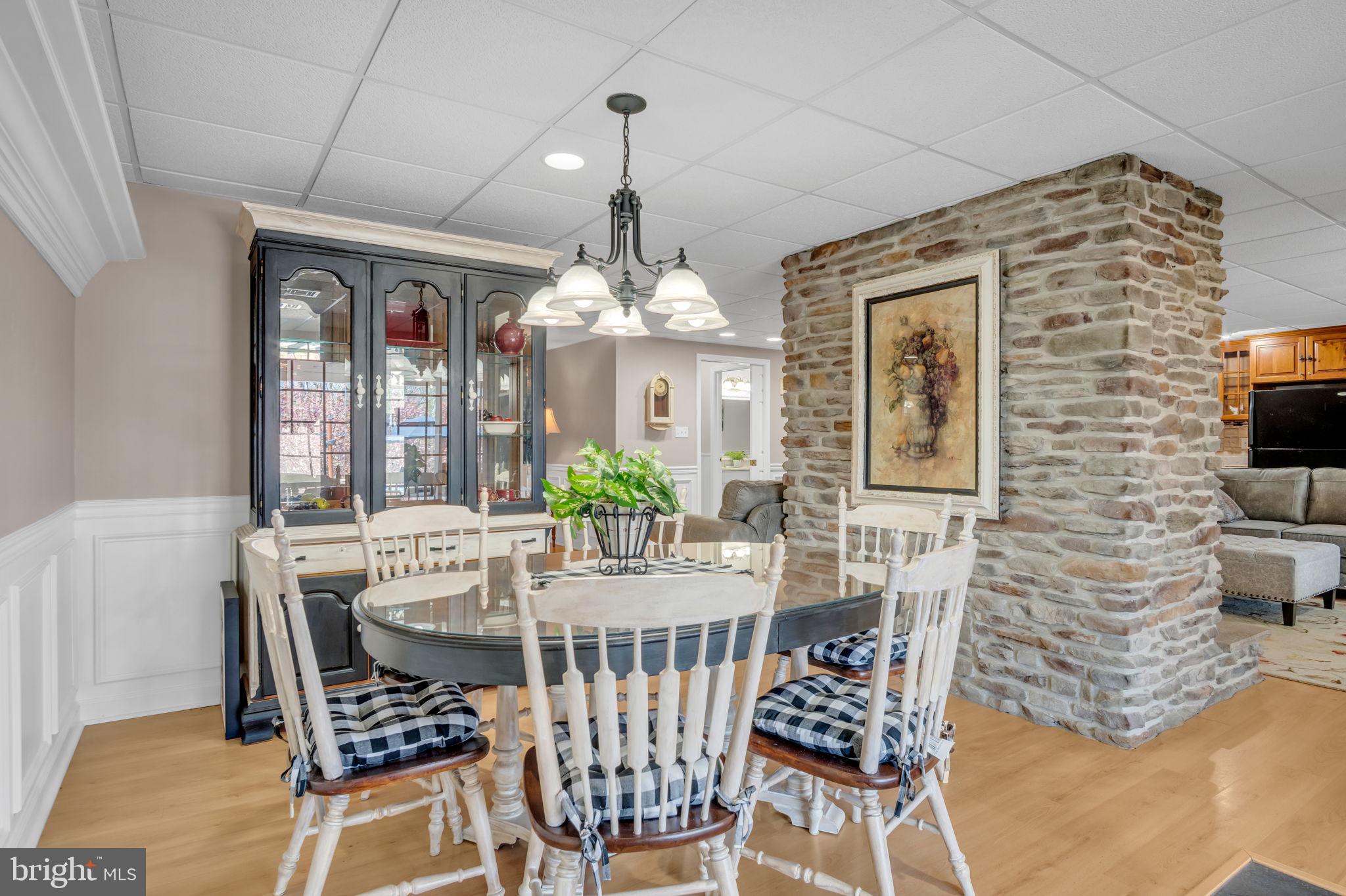 COUNTRY MANOR ESTATES - Residential