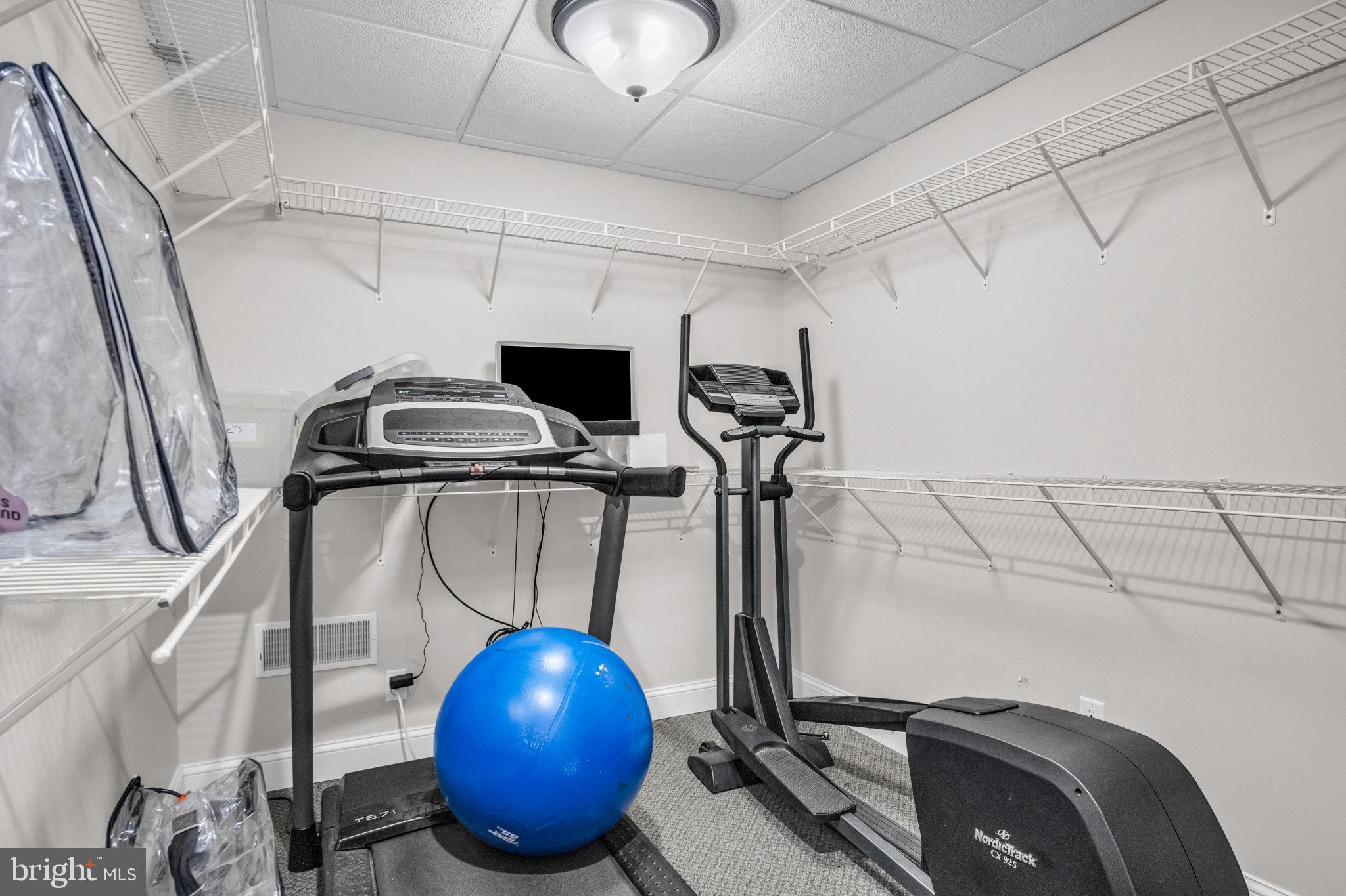 COUNTRY MANOR ESTATES - Residential