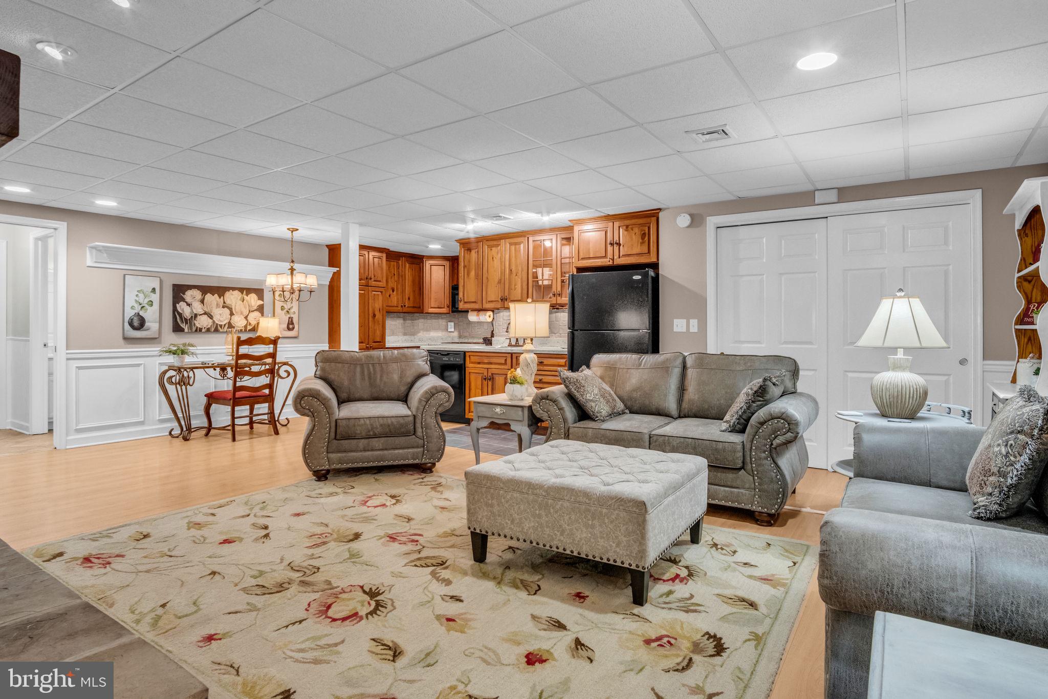 COUNTRY MANOR ESTATES - Residential