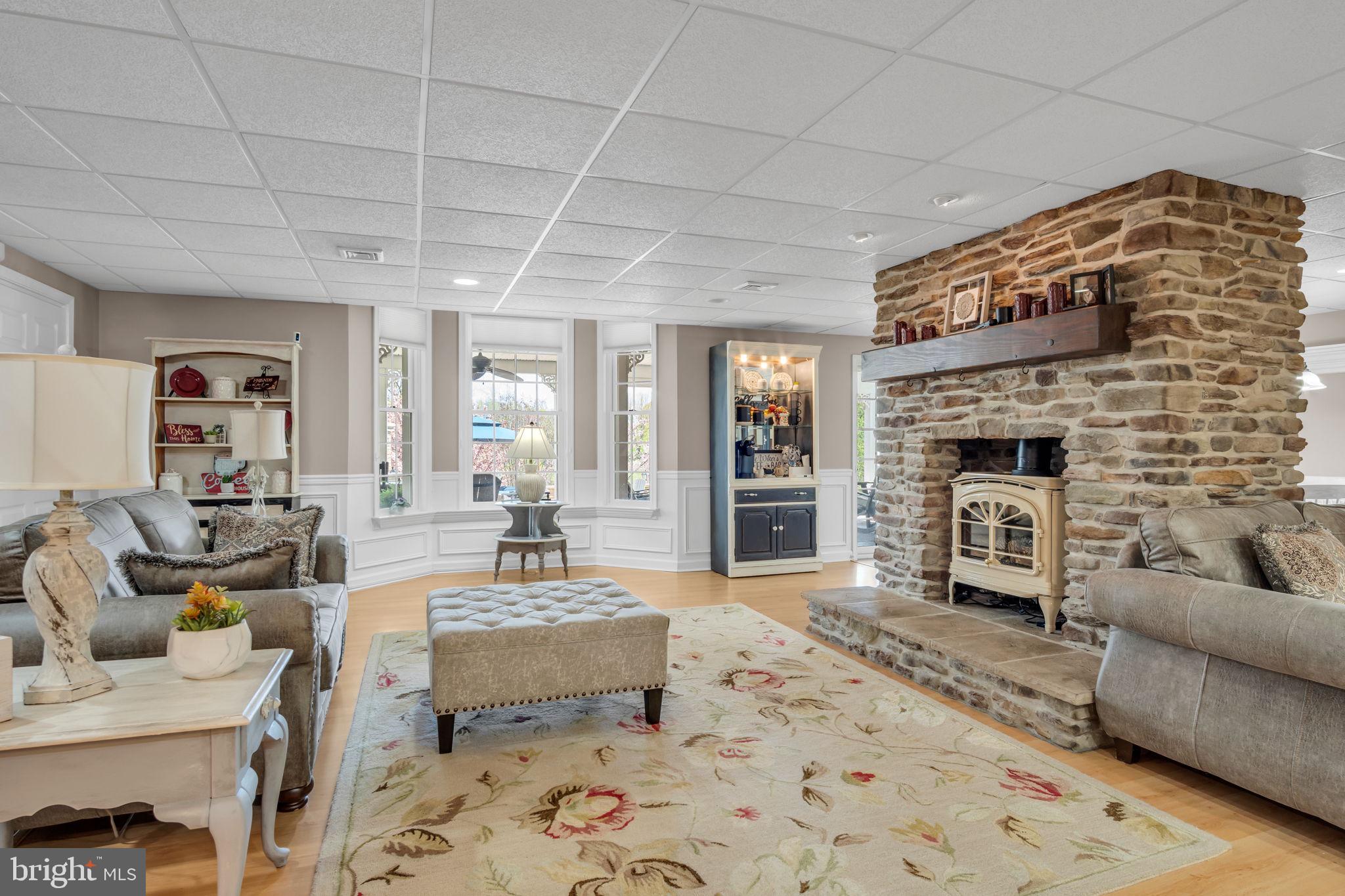 COUNTRY MANOR ESTATES - Residential