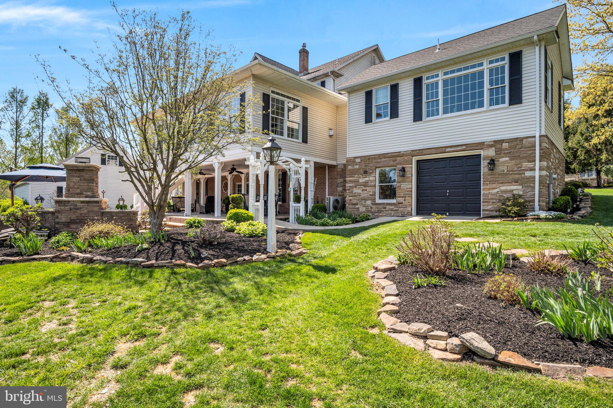 COUNTRY MANOR ESTATES - Residential