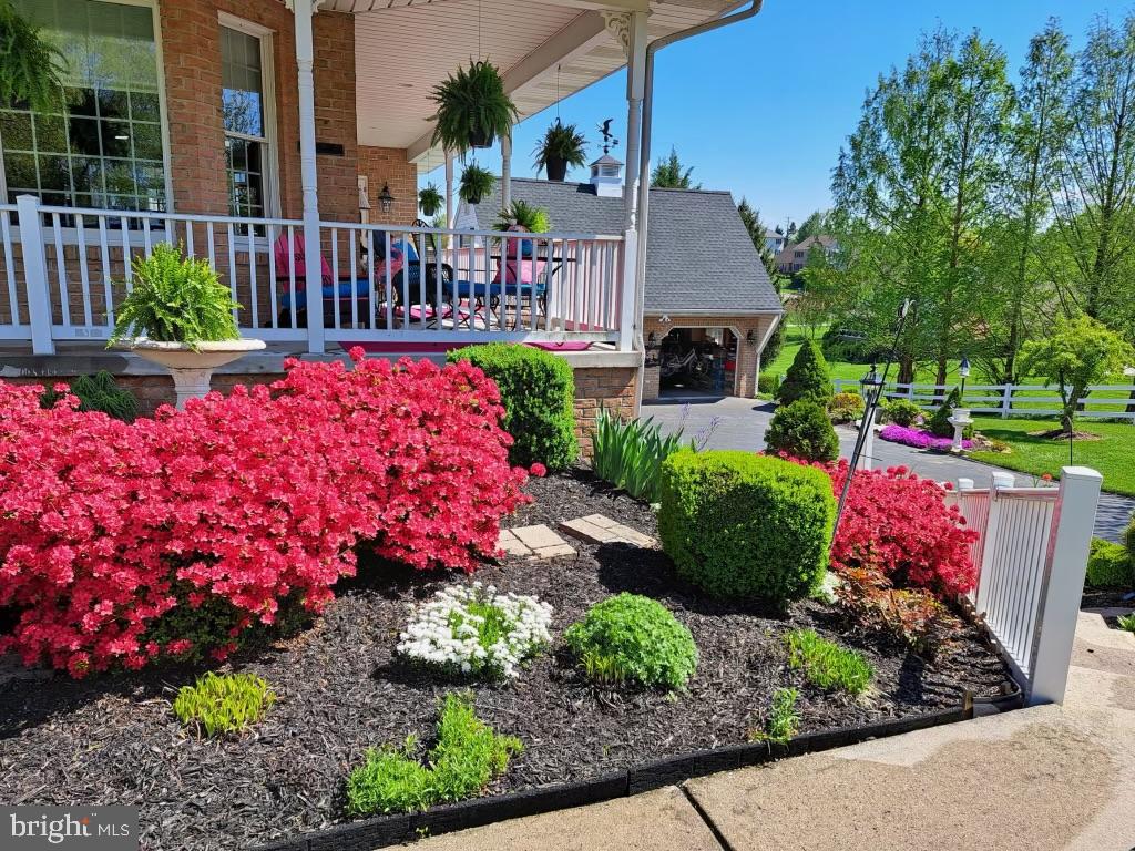 COUNTRY MANOR ESTATES - Residential