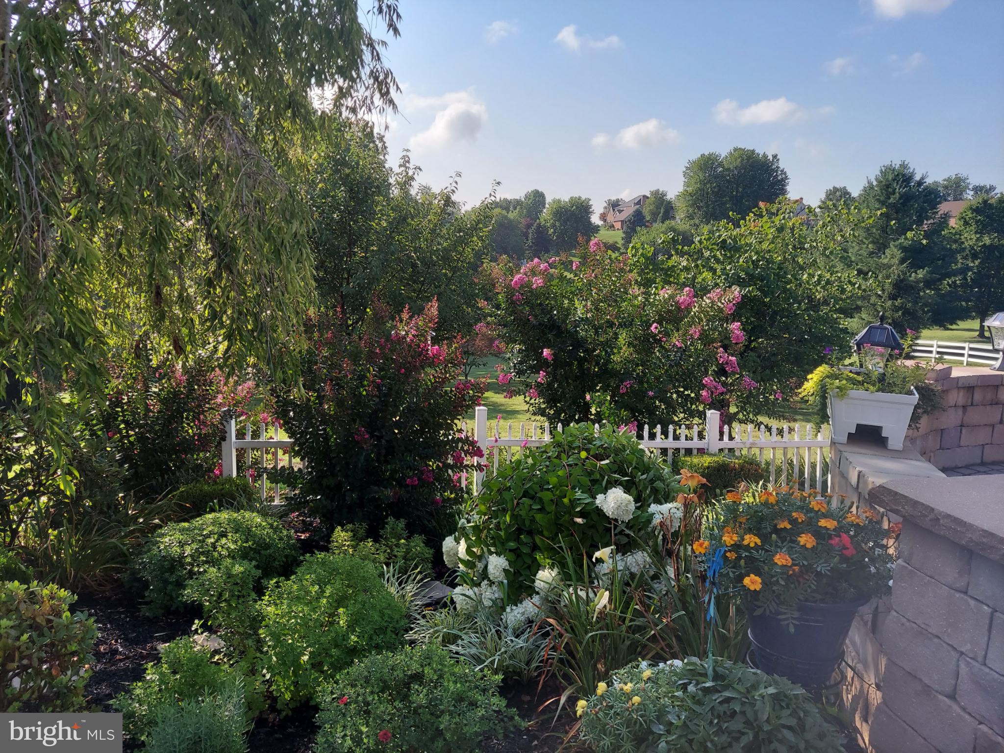 COUNTRY MANOR ESTATES - Residential