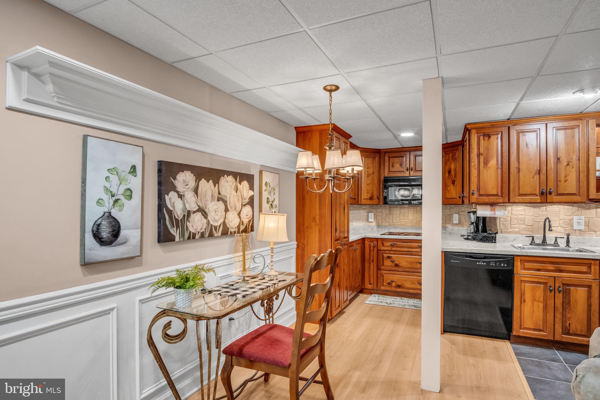 COUNTRY MANOR ESTATES - Residential