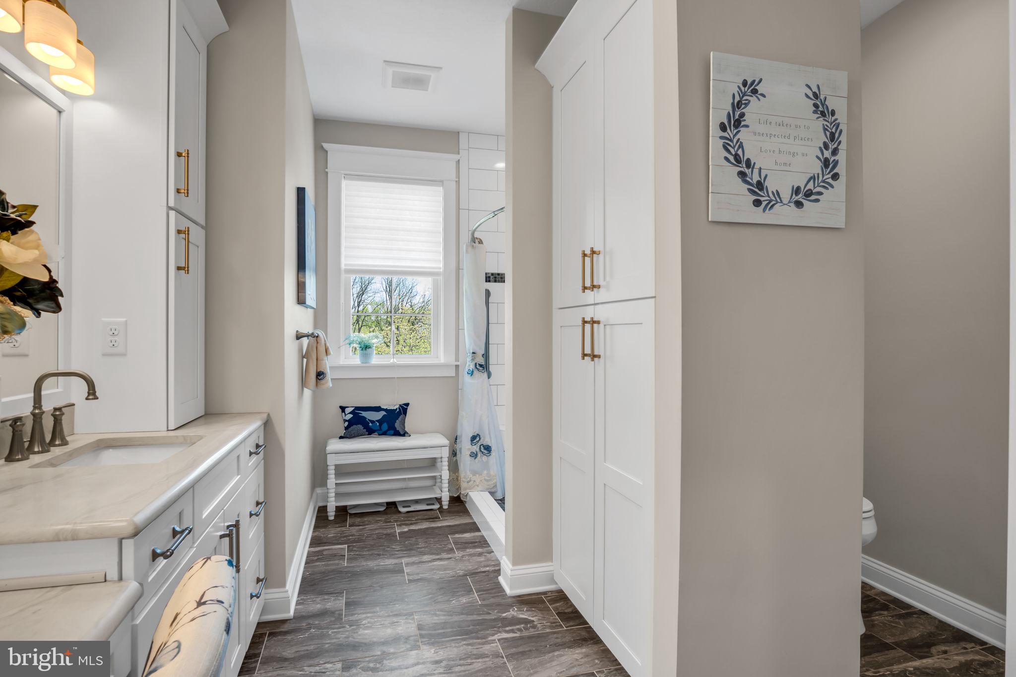 COUNTRY MANOR ESTATES - Residential