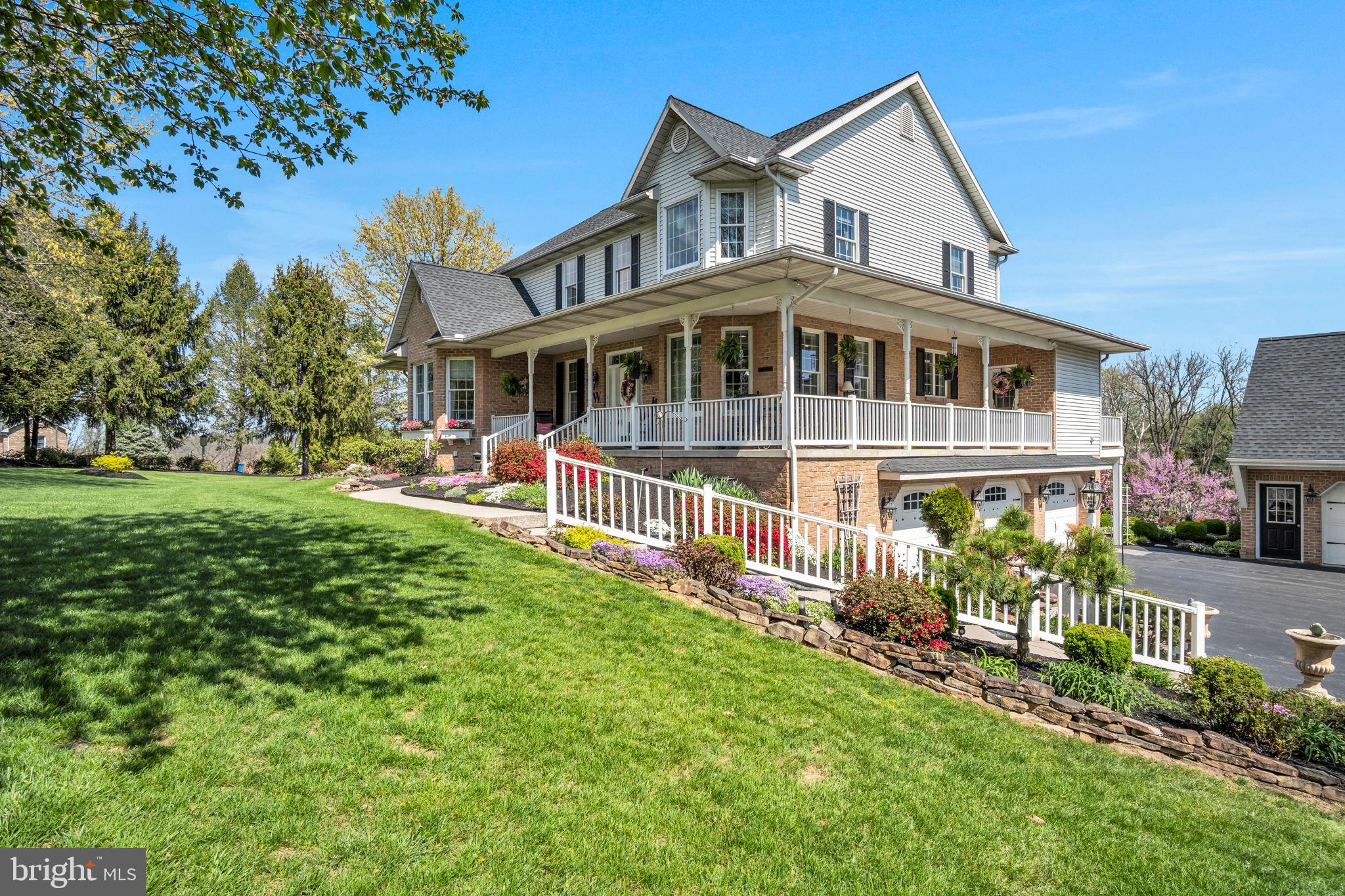 COUNTRY MANOR ESTATES - Residential