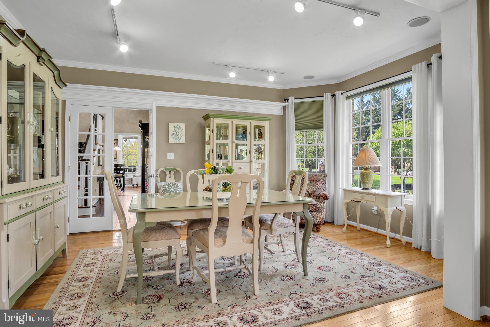 COUNTRY MANOR ESTATES - Residential
