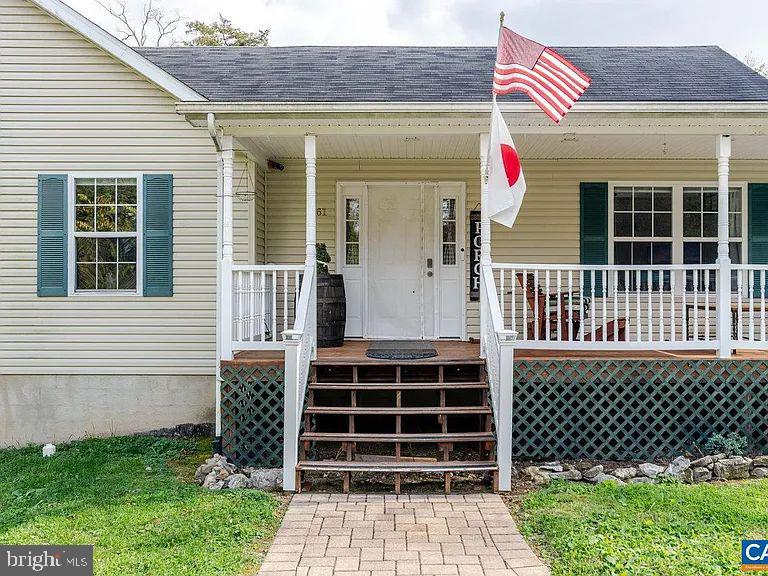 61 GOLDEN MAPLE LANE