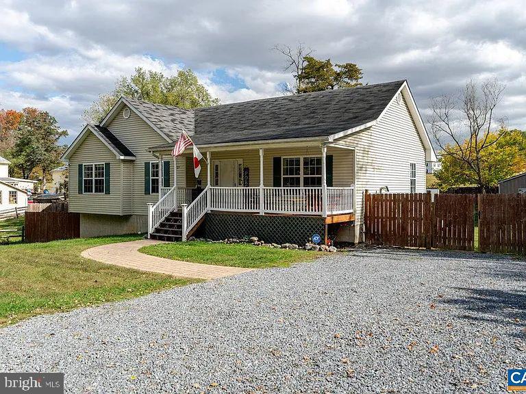 61 GOLDEN MAPLE LANE