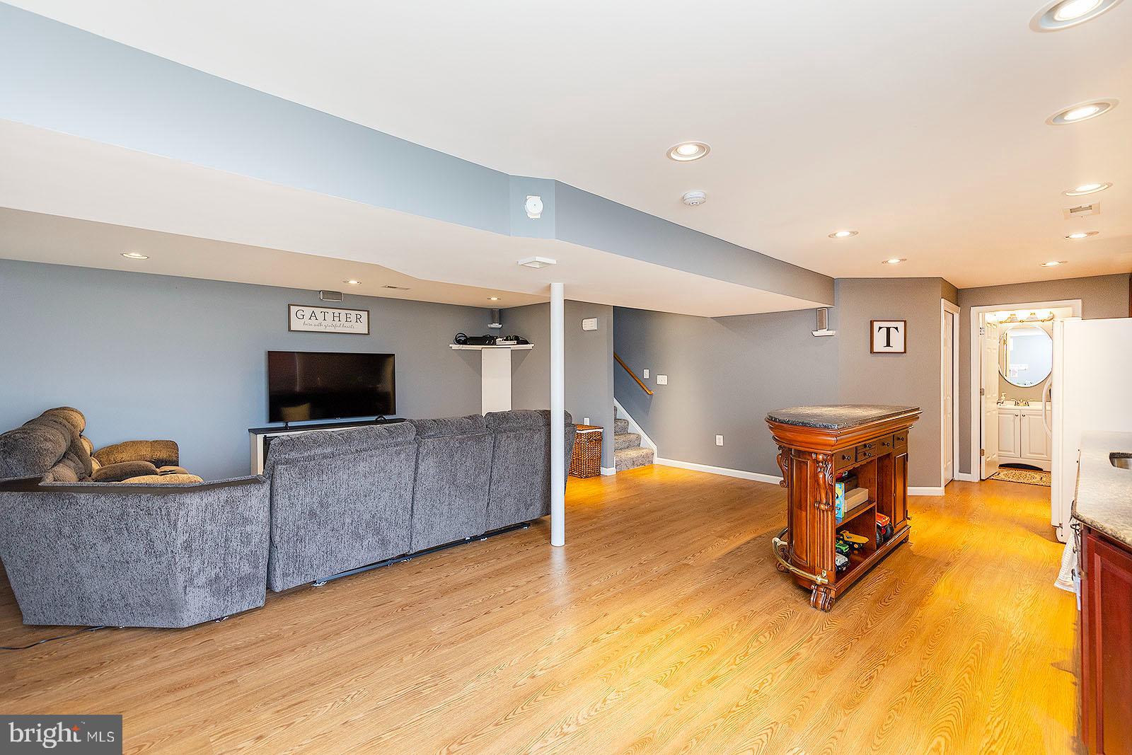 LOCUST HILL - Residential