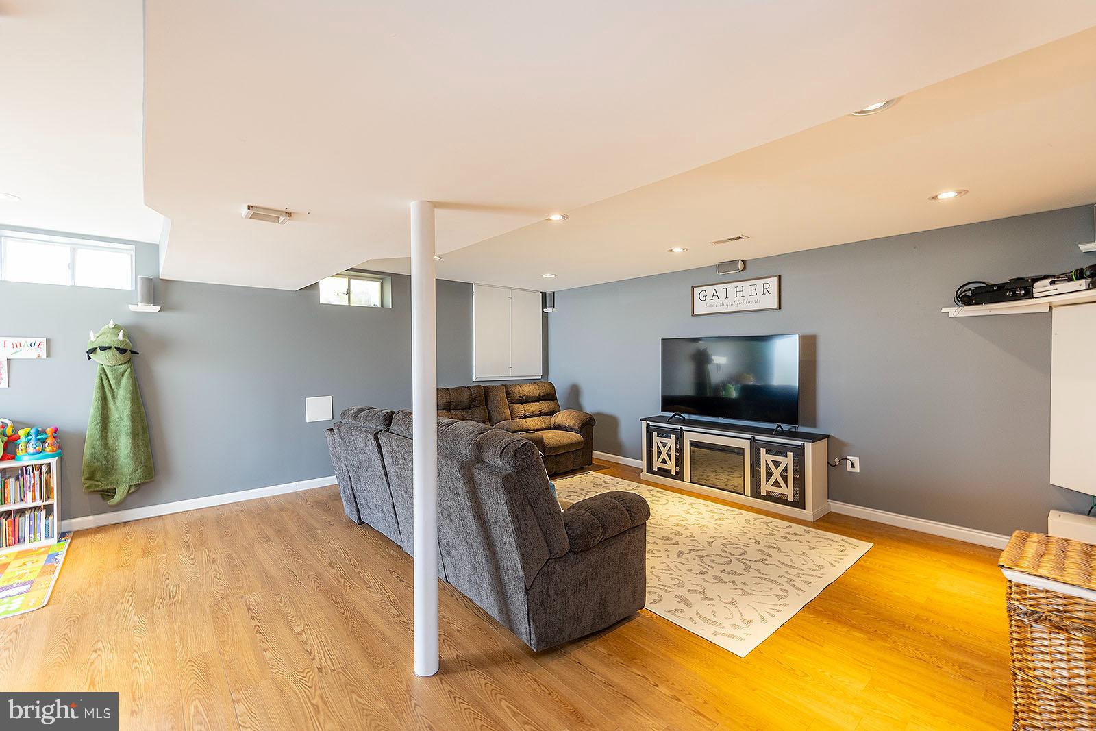 LOCUST HILL - Residential