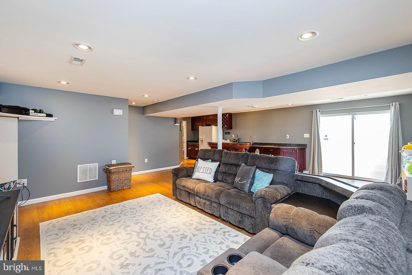 LOCUST HILL - Residential