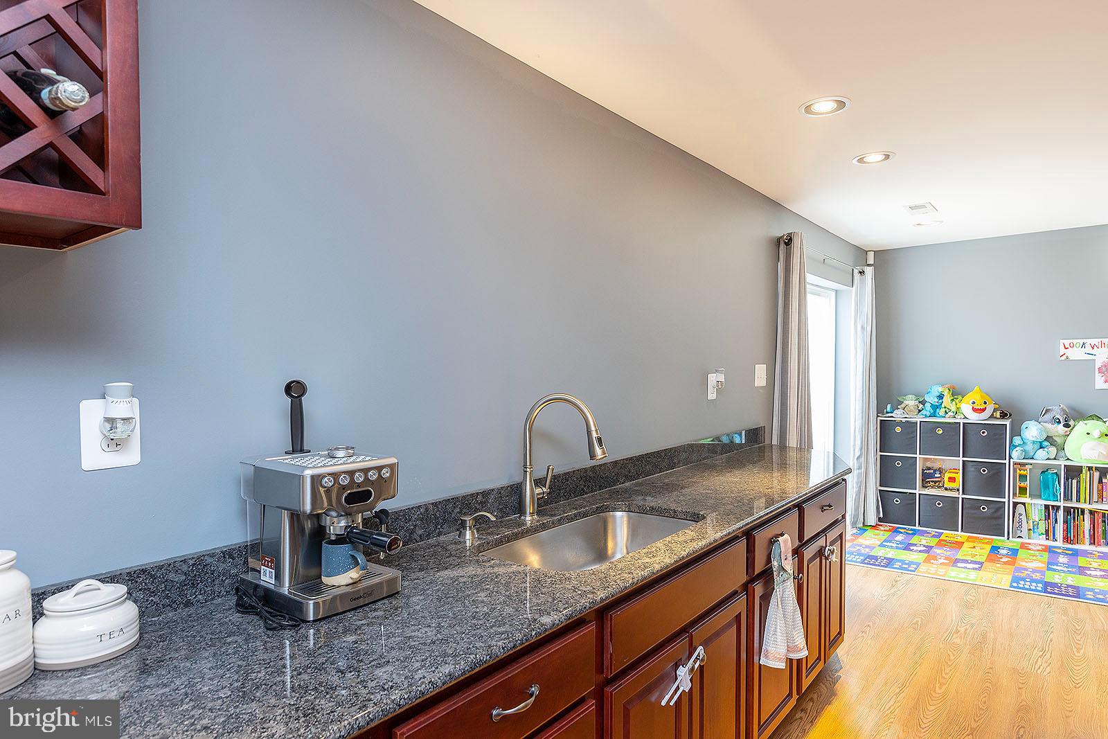 LOCUST HILL - Residential