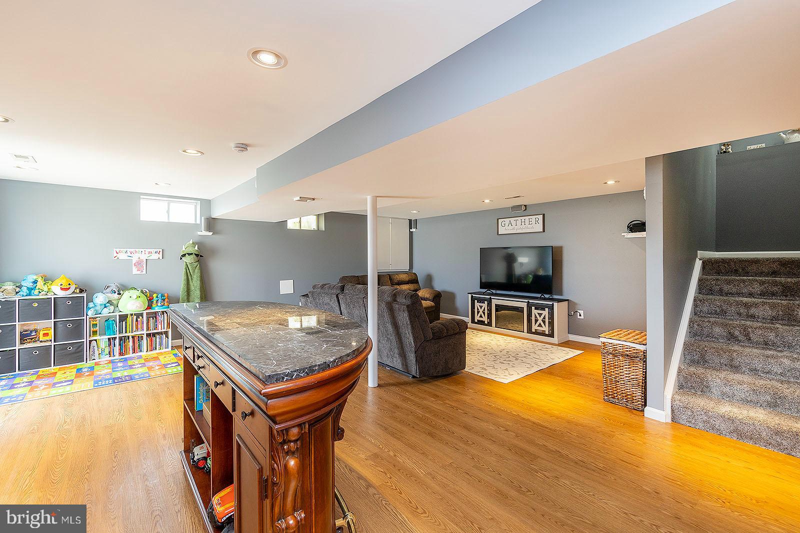 LOCUST HILL - Residential