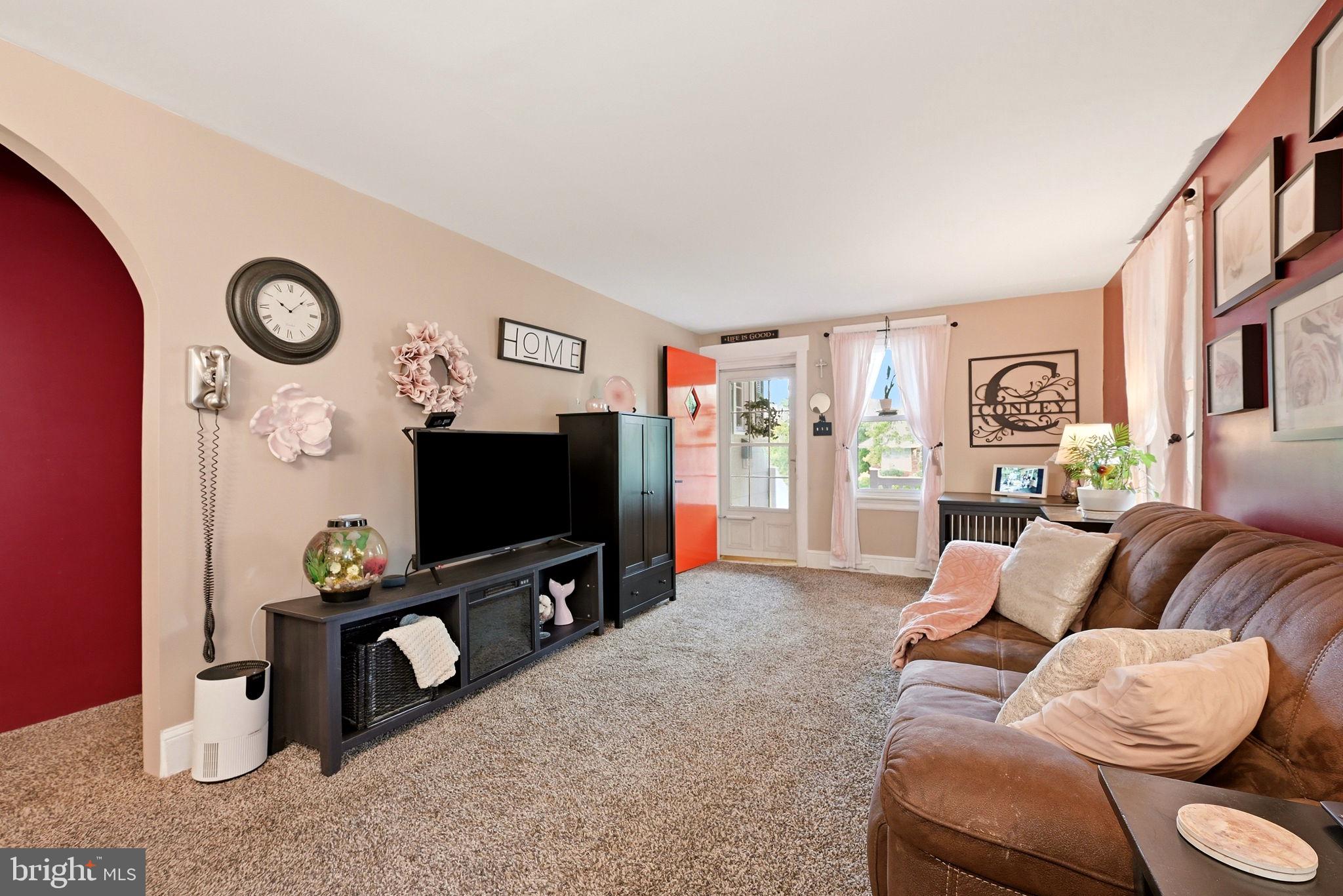 24 N DAVIS AVENUE