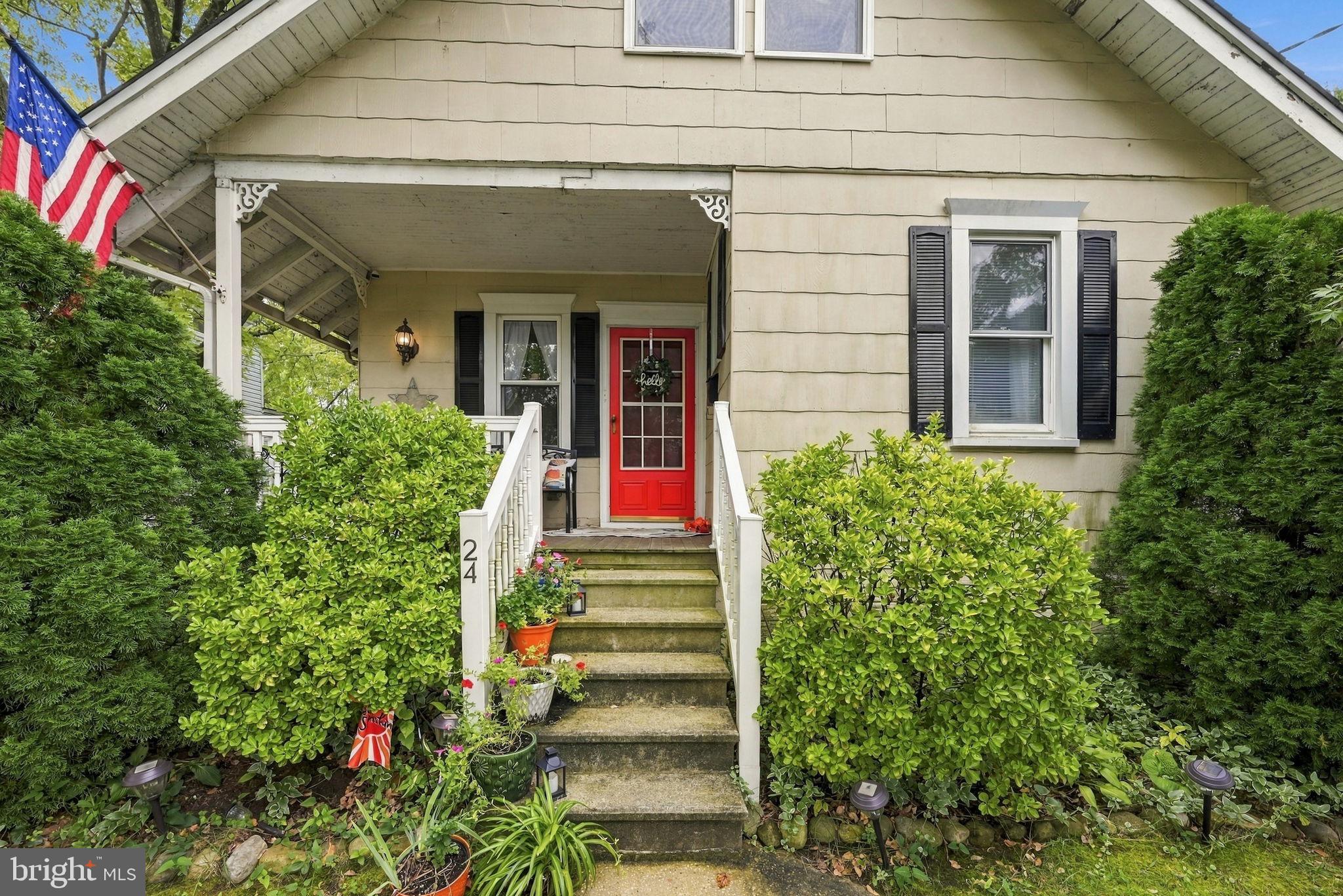 24 N DAVIS AVENUE
