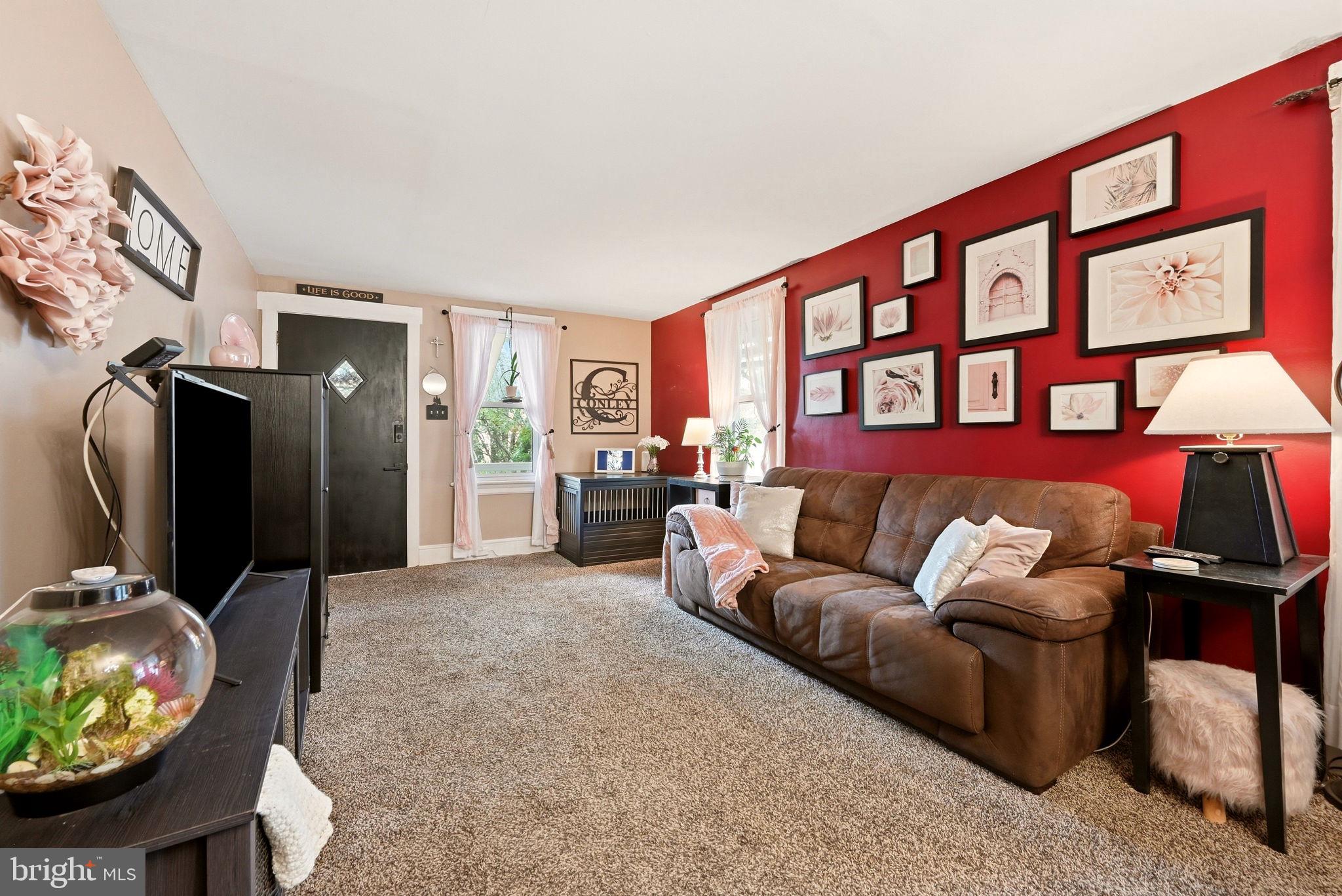 24 N DAVIS AVENUE