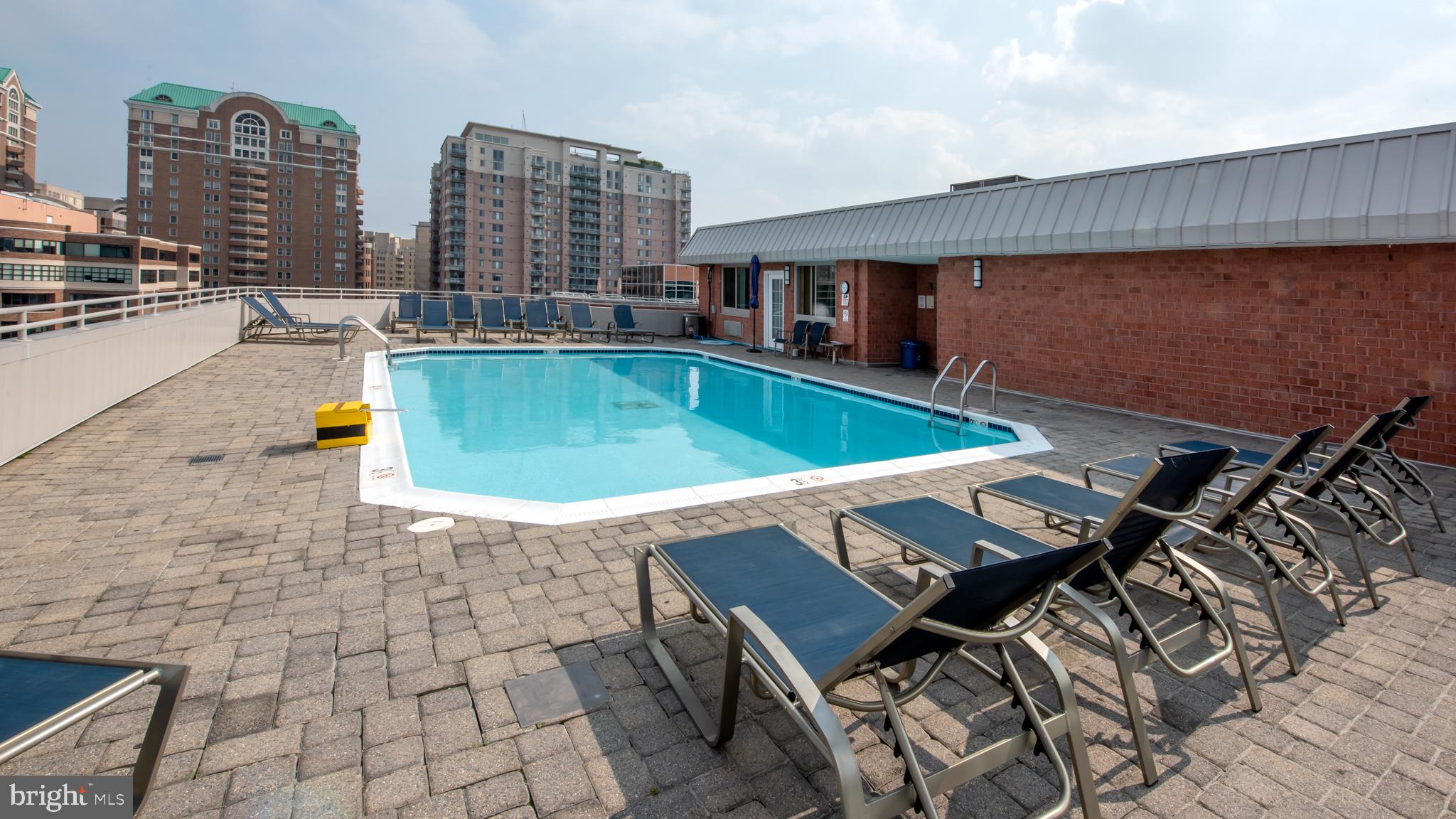 WESTVIEW AT BALLSTON METRO - Residential