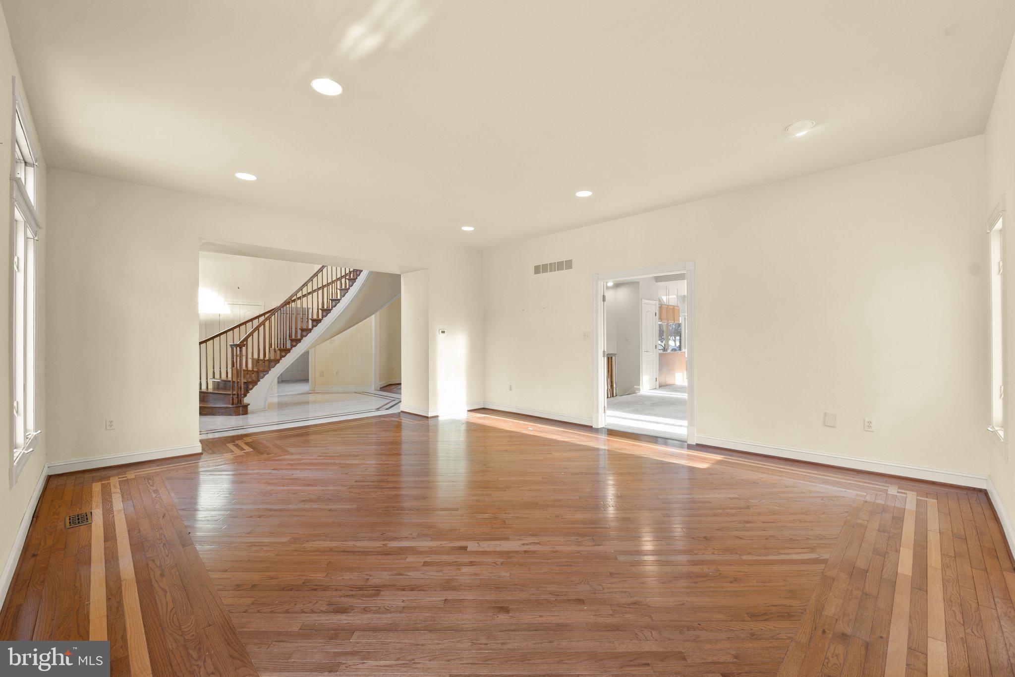 WOODMORE - Residential