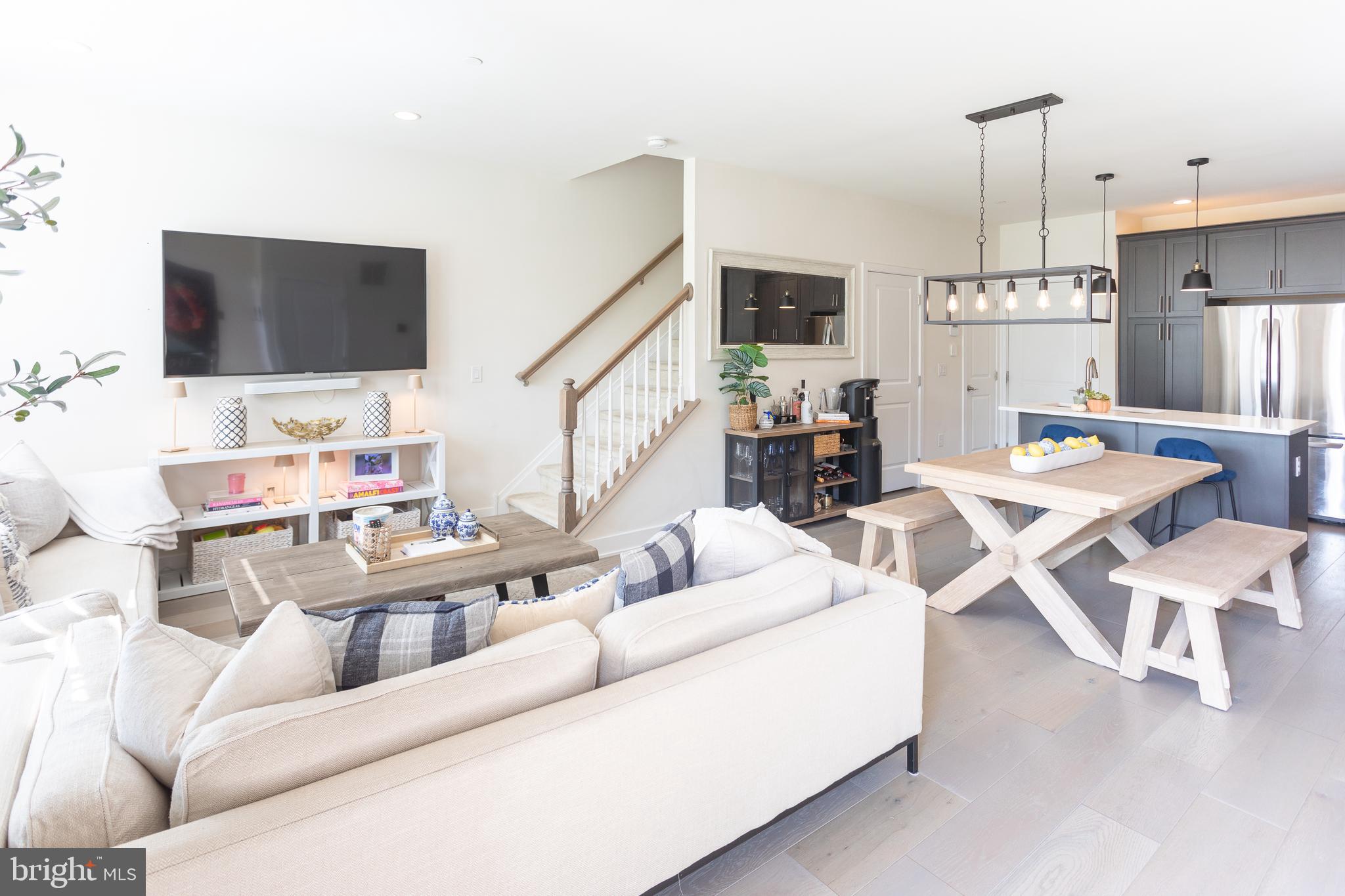 1103 LAKEVIEW COURT 56L