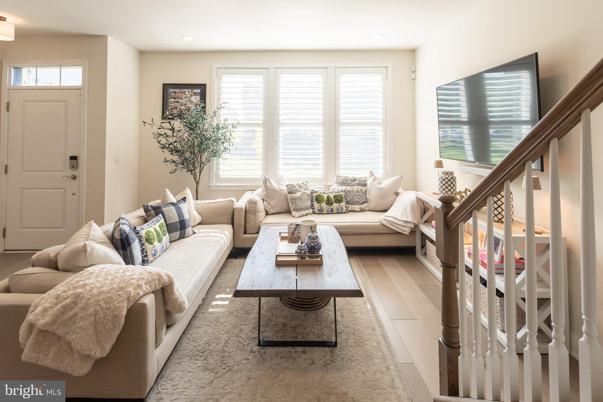 1103 LAKEVIEW COURT 56L