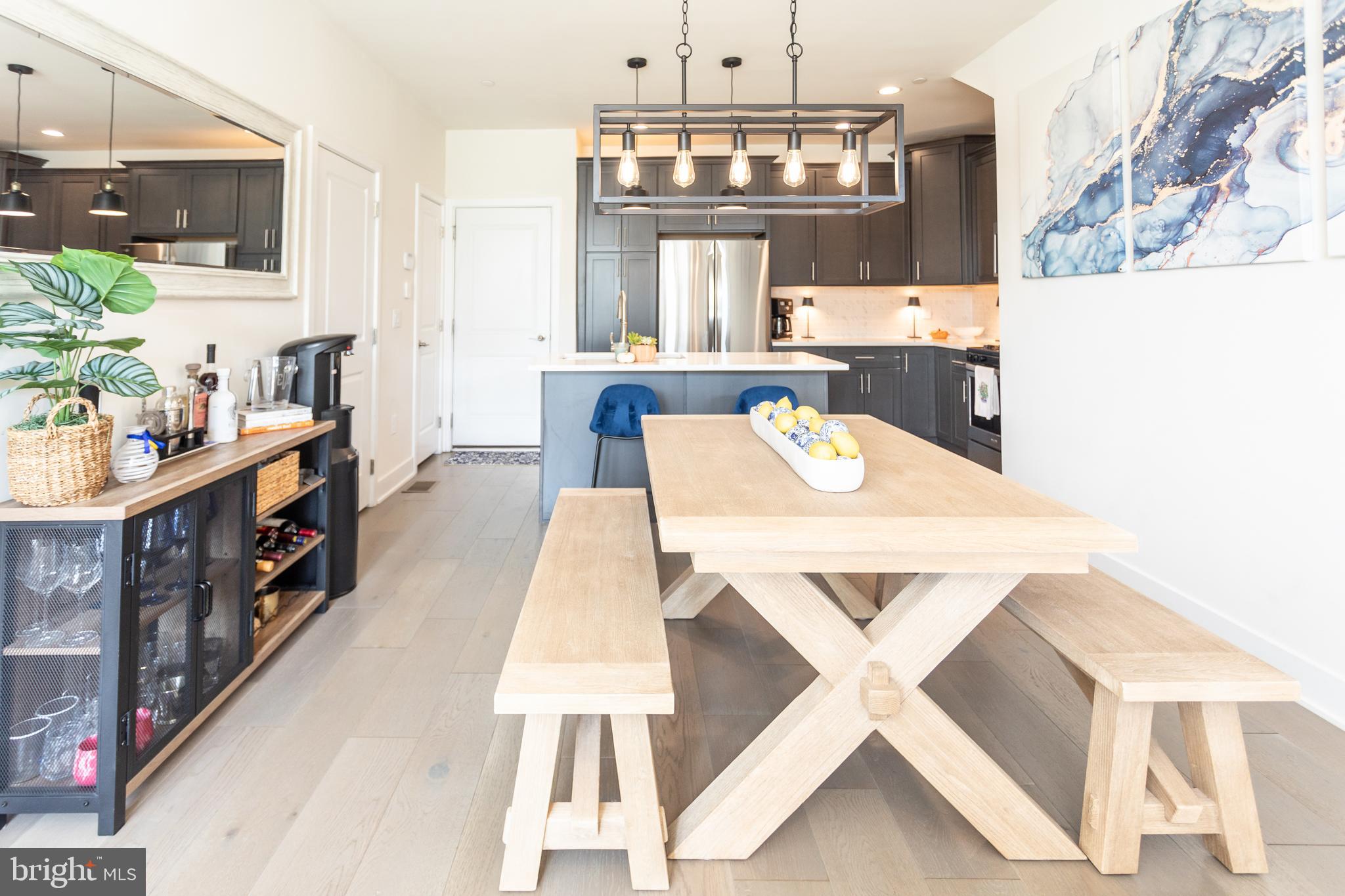 1103 LAKEVIEW COURT 56L