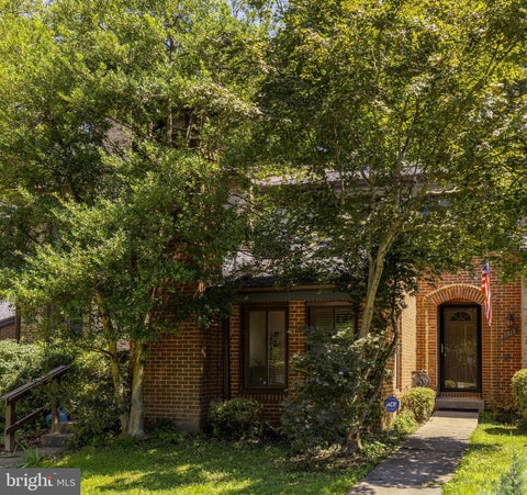 Townhouse For Sale - 5723 Waters Edge Landing Court<br/> BURKE, VA 22015