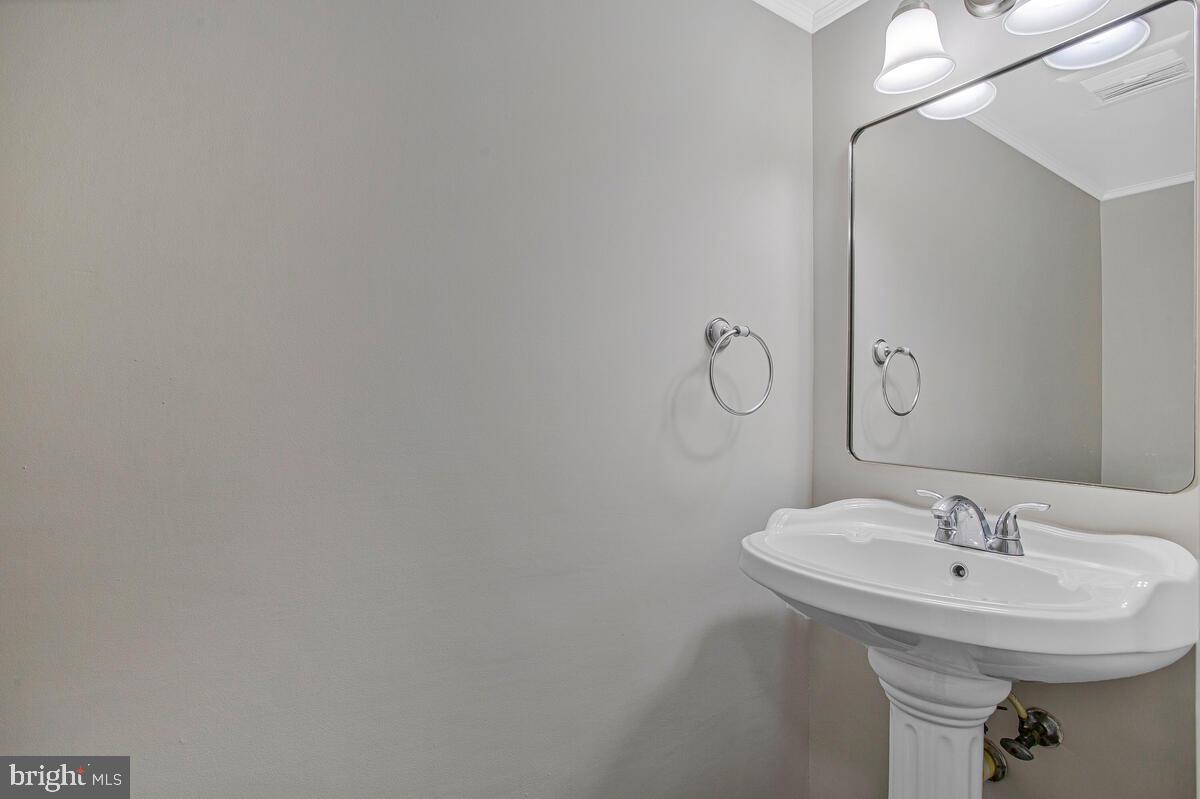 8912 WOODSTOCK DRIVE W