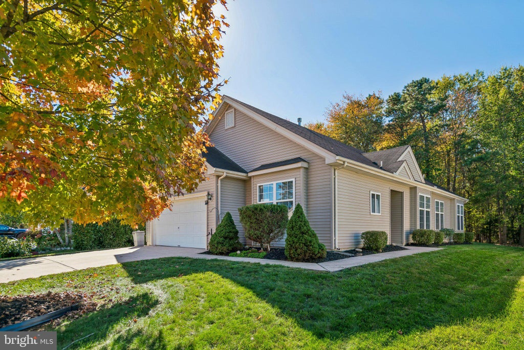 Photo of 28 Warwick Way, SOUTHAMPTON TWP, NJ 08088 (MLS # NJBL2123416)