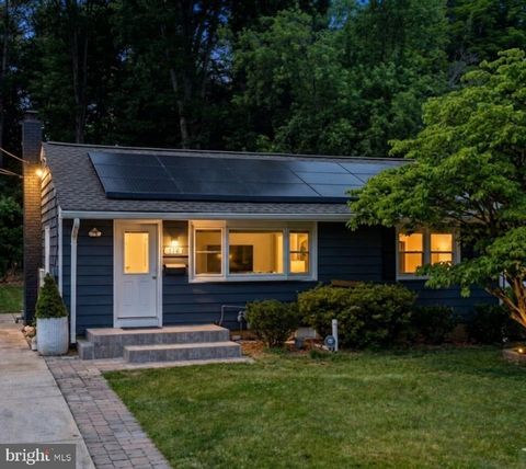Photo of 310 Edmonston Drive, ROCKVILLE, MD 20851 (MLS # MDMC2237738)