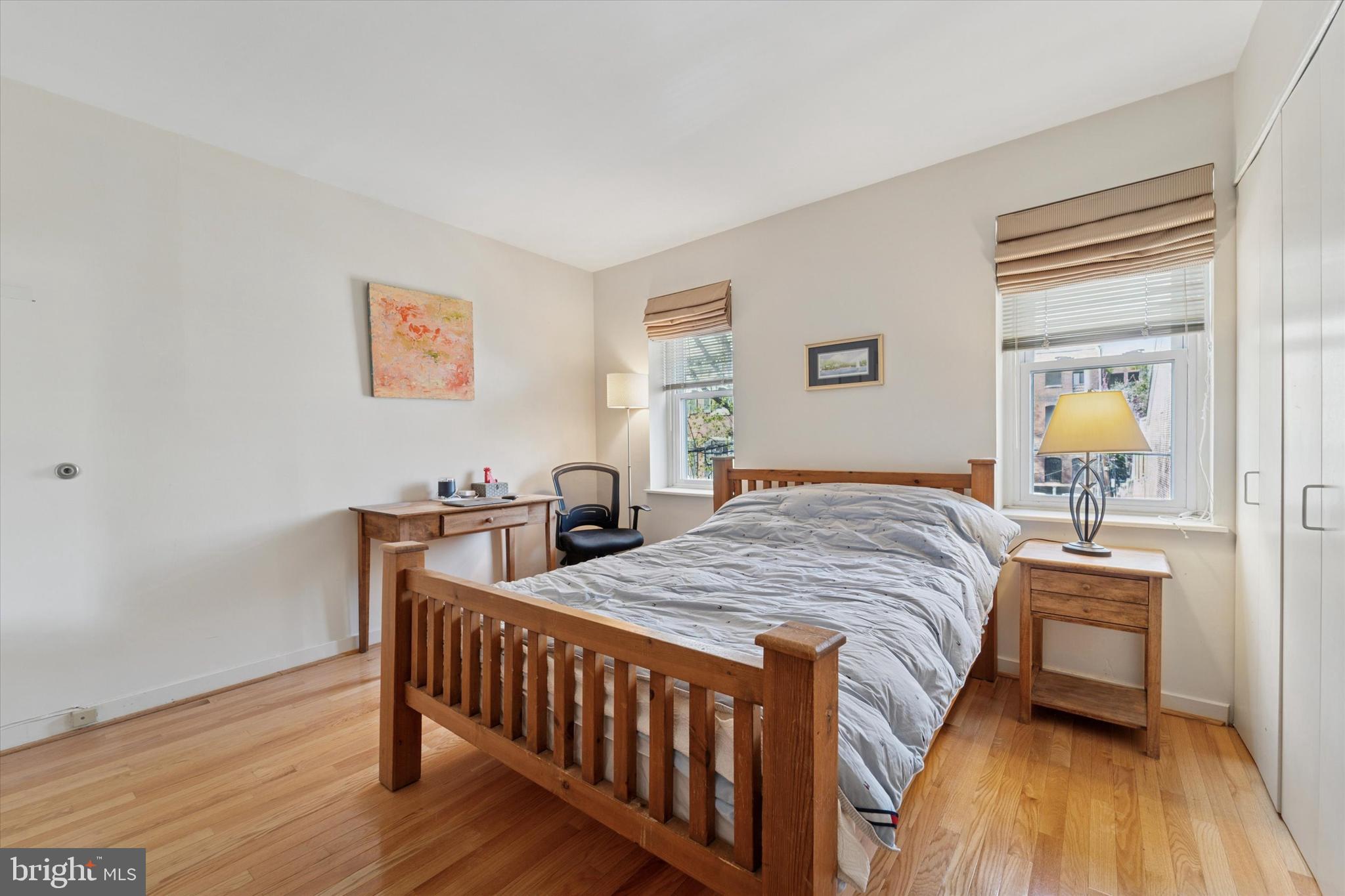 QUEEN VILLAGE - Residential