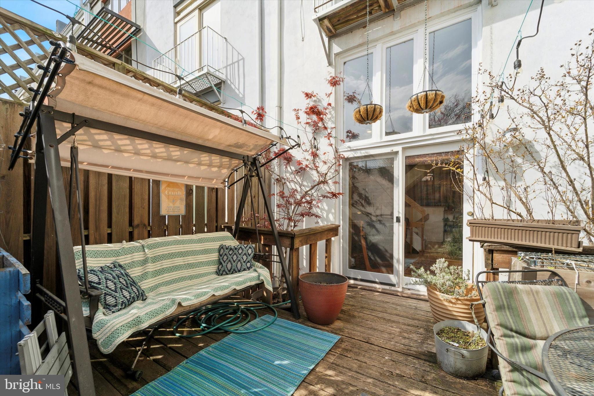 QUEEN VILLAGE - Residential