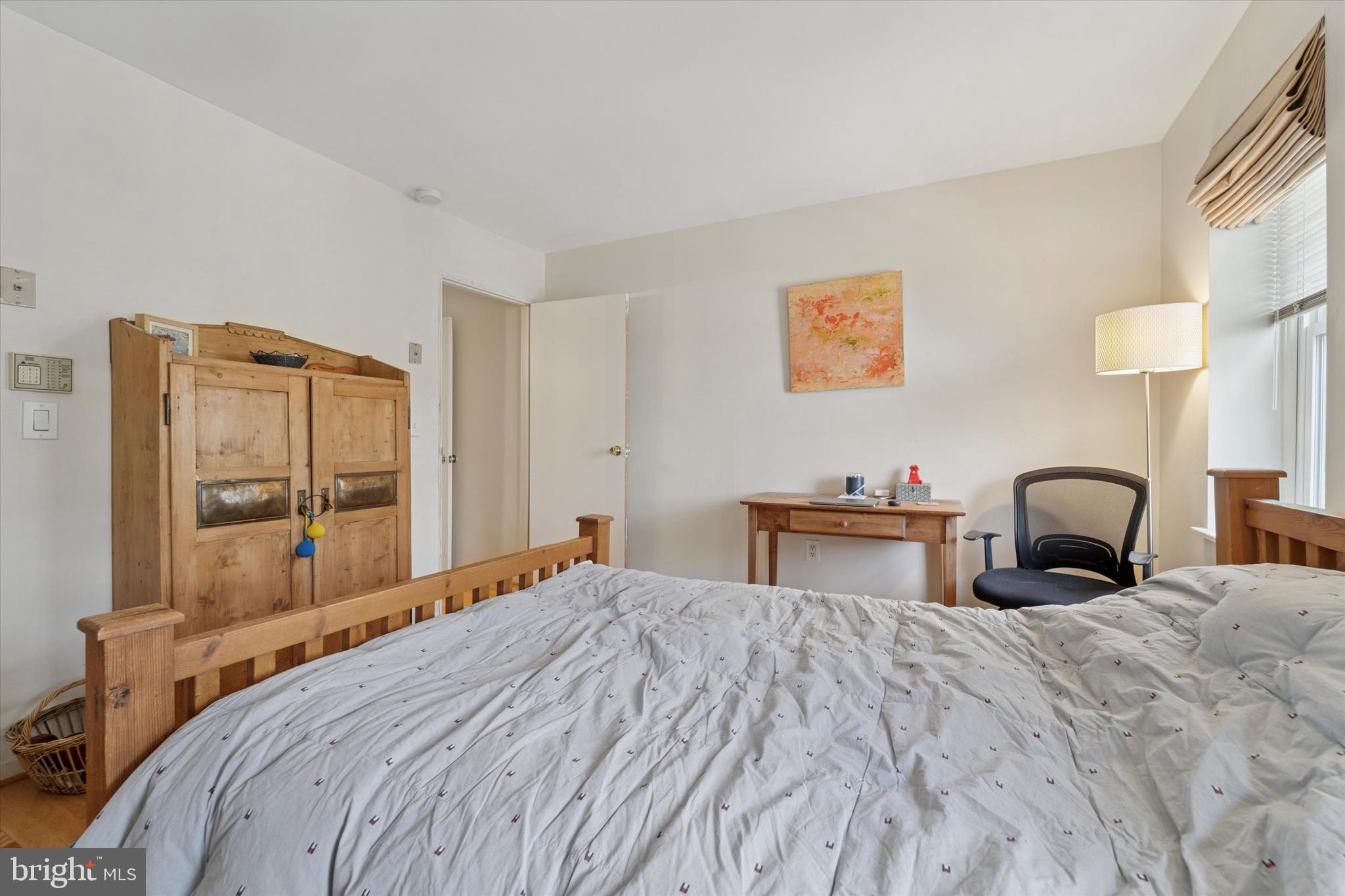 QUEEN VILLAGE - Residential