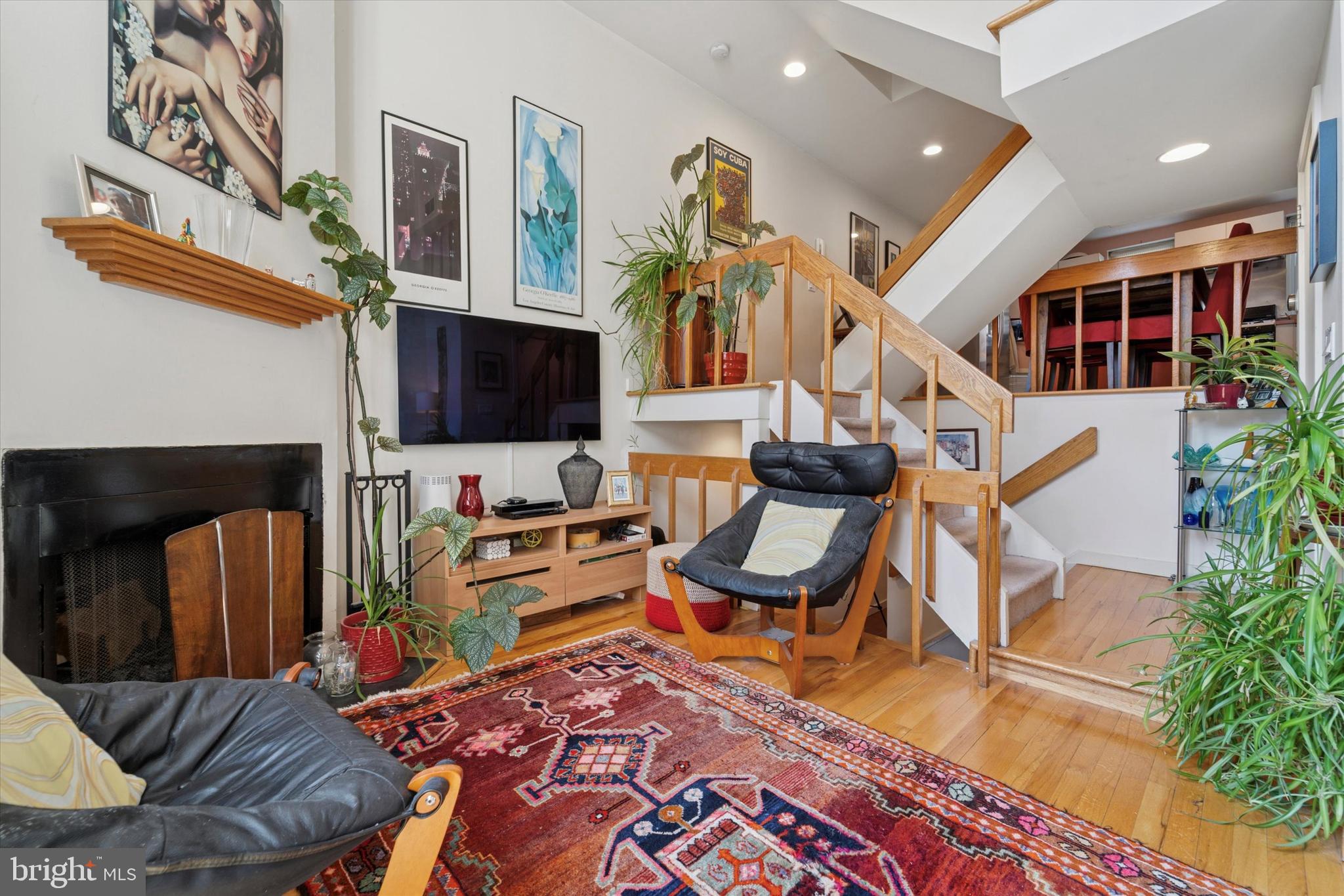 QUEEN VILLAGE - Residential