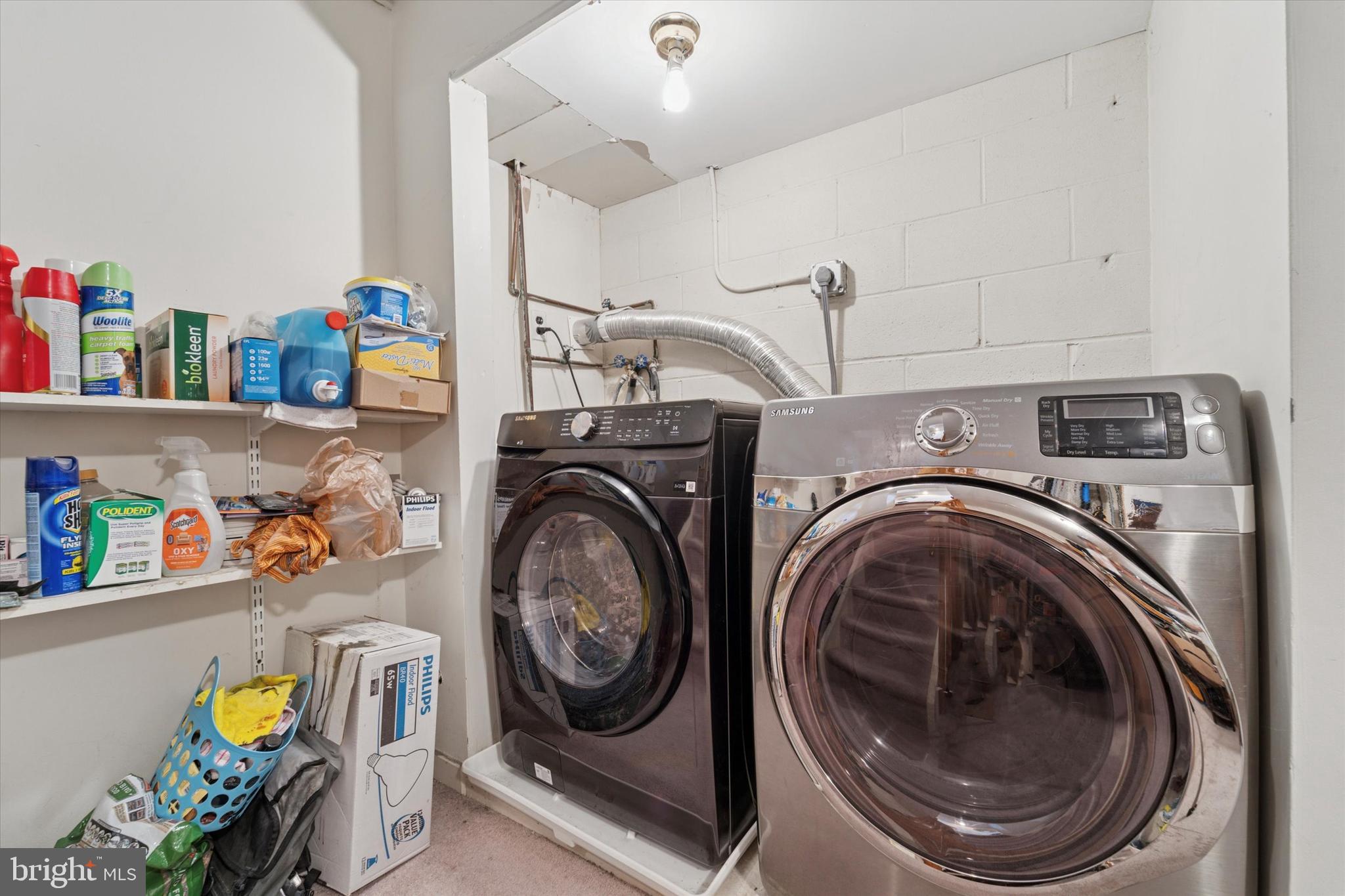 QUEEN VILLAGE - Residential