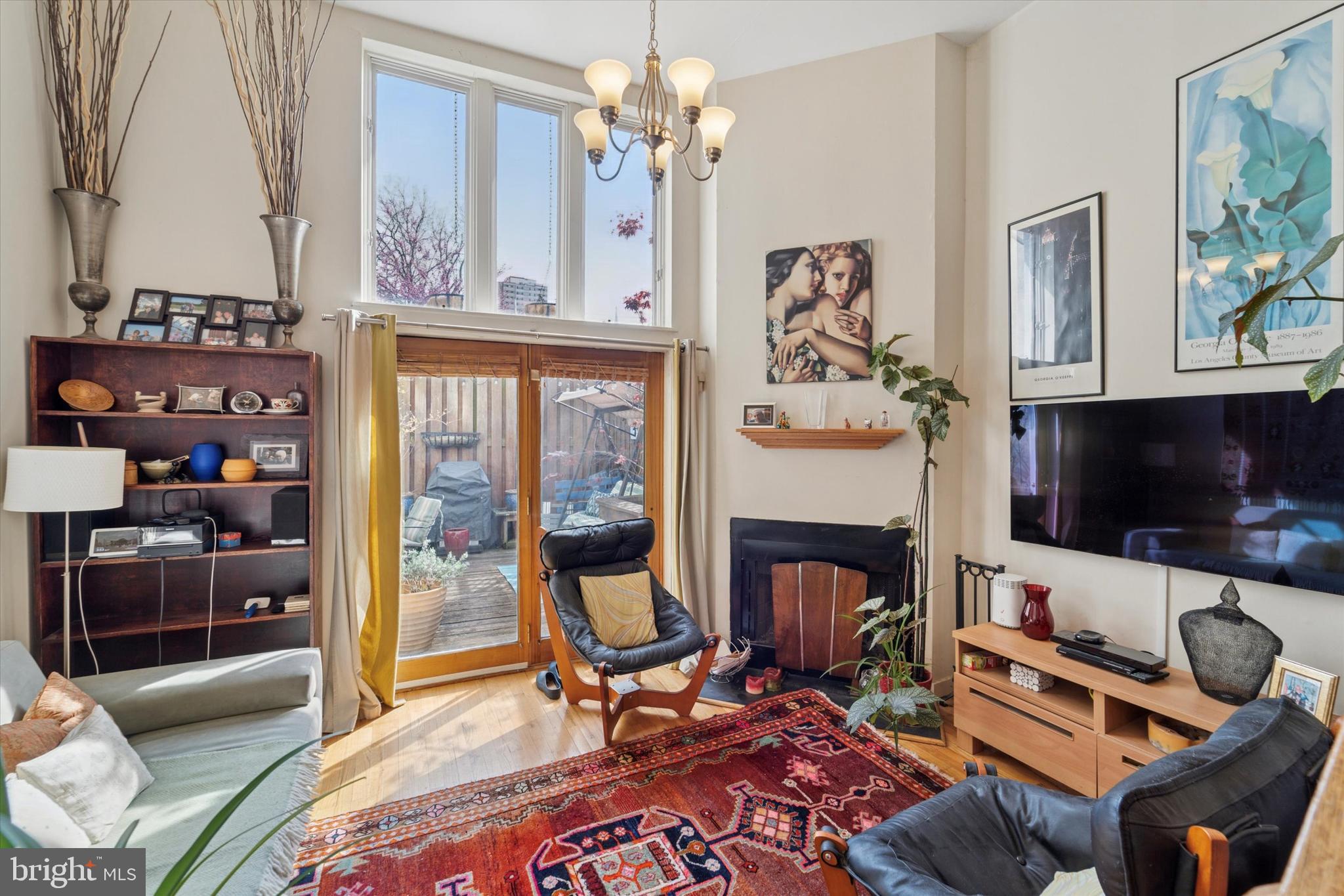 QUEEN VILLAGE - Residential