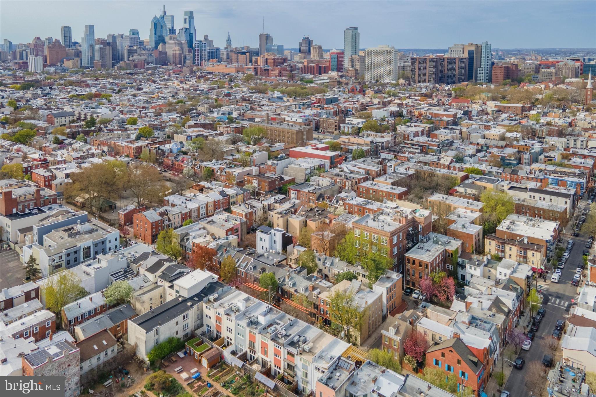 QUEEN VILLAGE - Residential