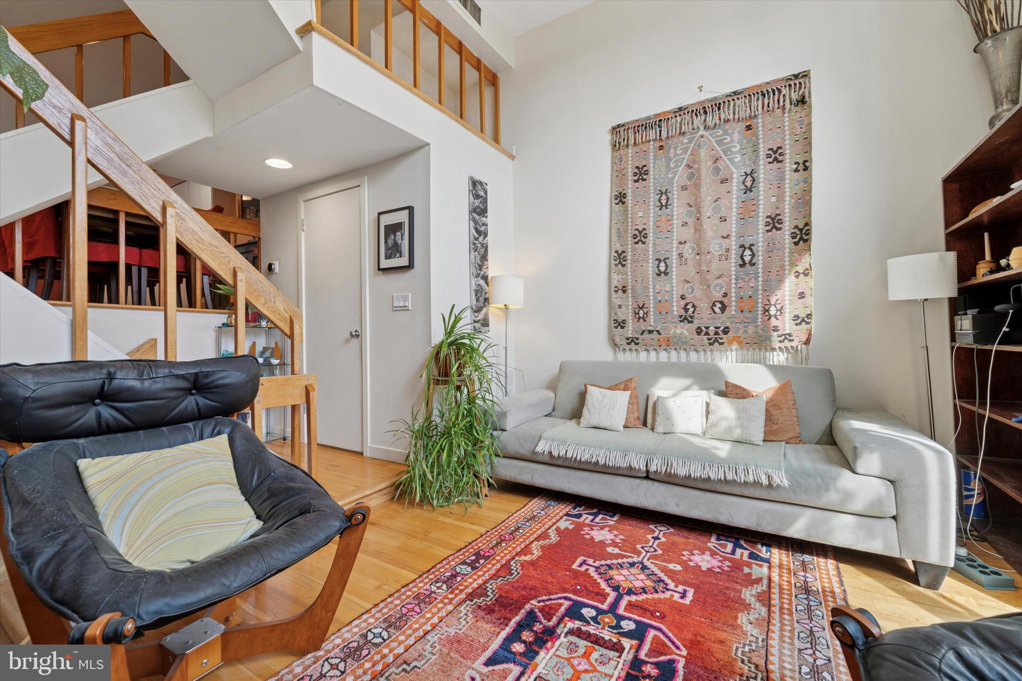 QUEEN VILLAGE - Residential