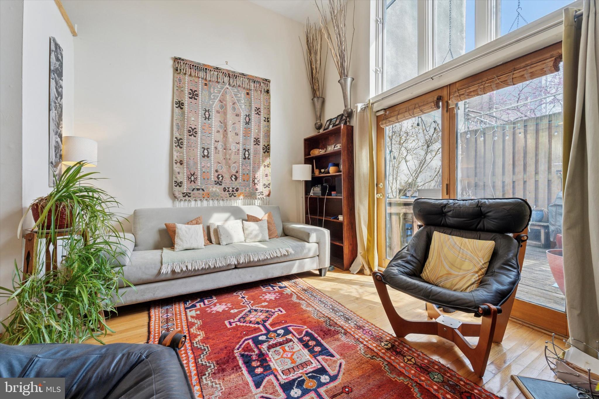 QUEEN VILLAGE - Residential