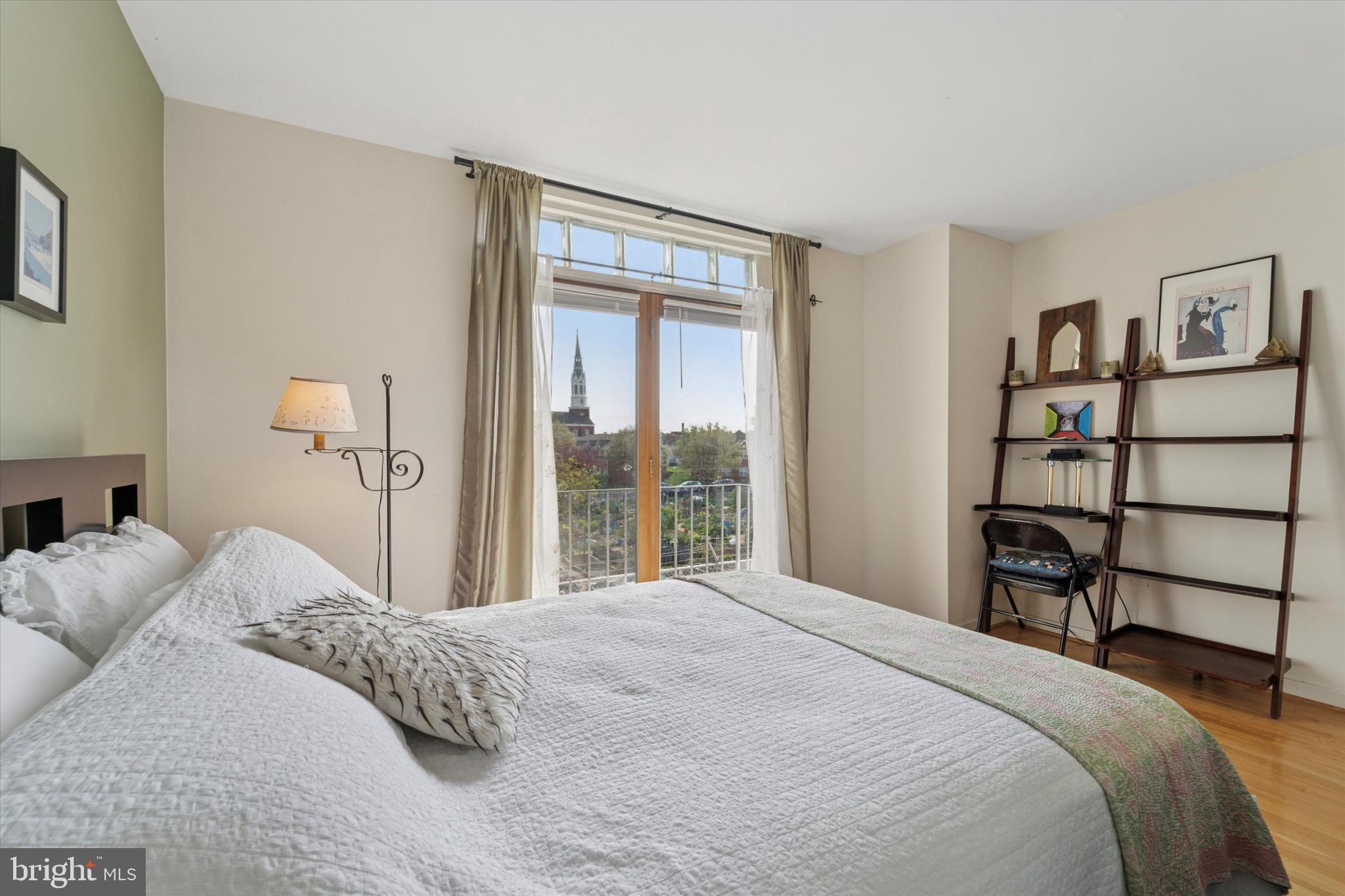 QUEEN VILLAGE - Residential