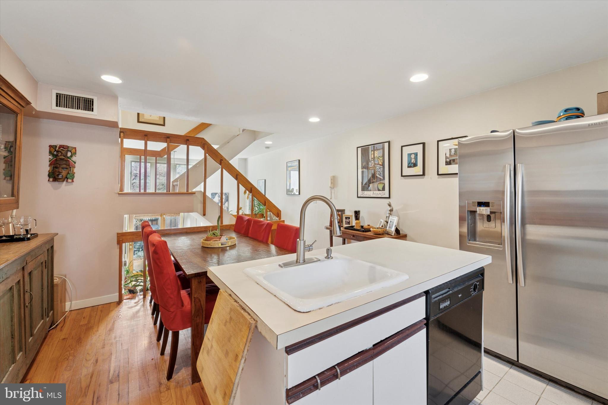 QUEEN VILLAGE - Residential