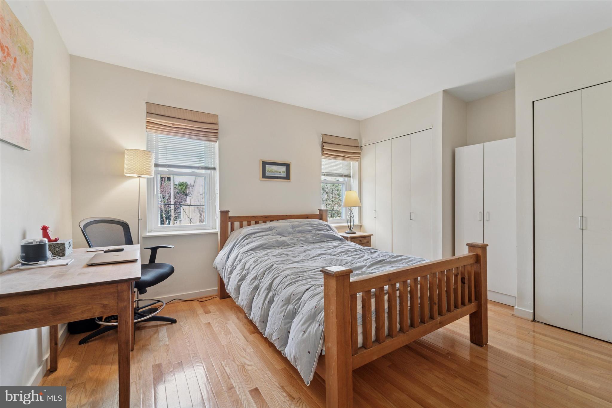 QUEEN VILLAGE - Residential