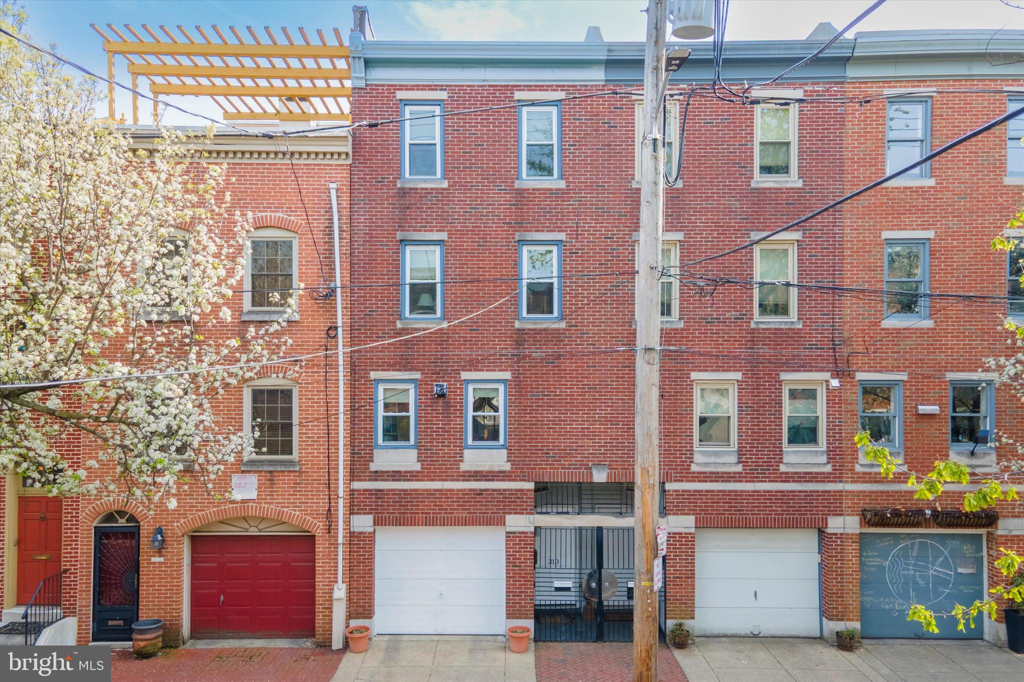 QUEEN VILLAGE - Residential