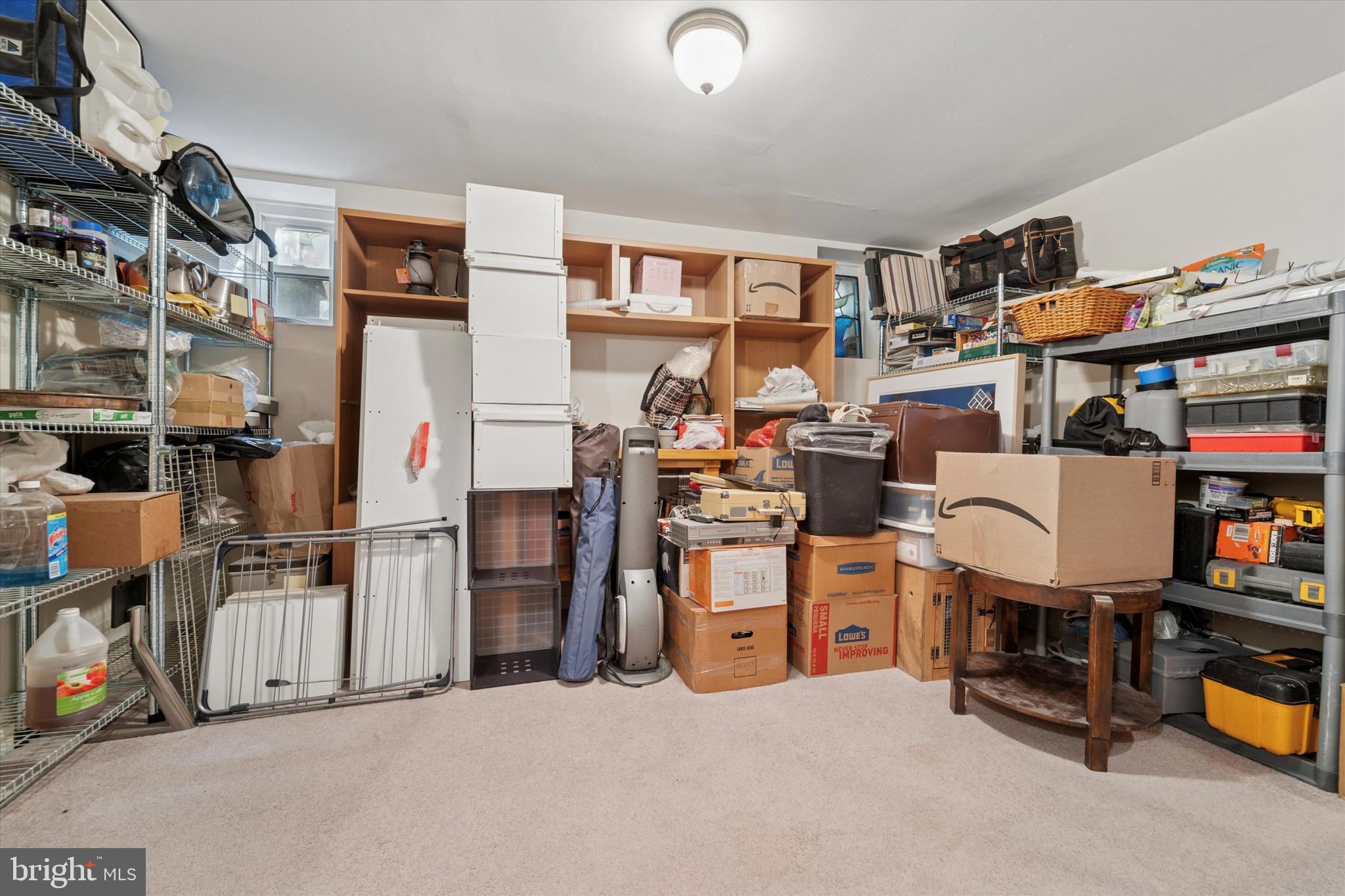 QUEEN VILLAGE - Residential