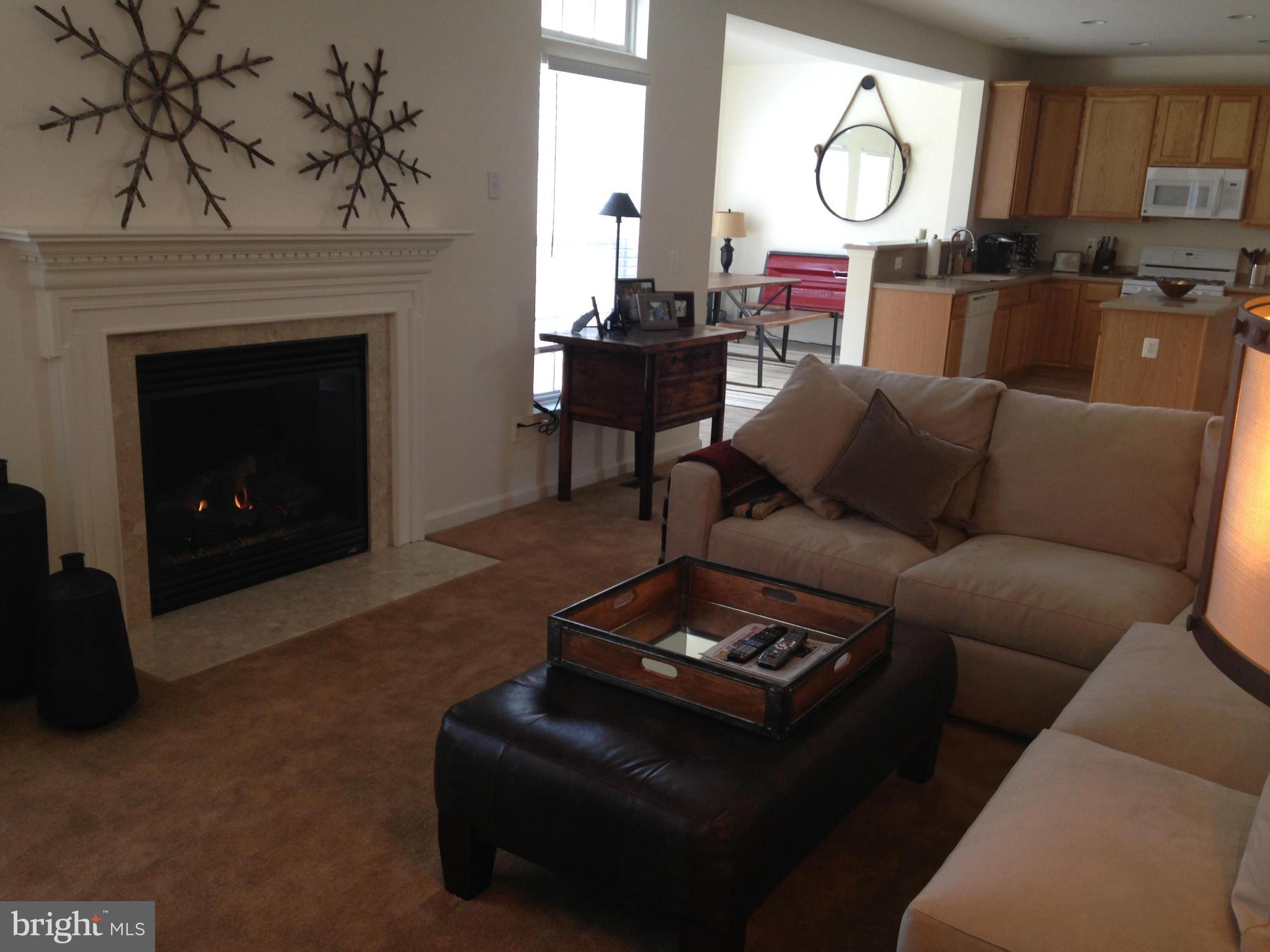 COUNTRY CLUB ESTATES - Residential