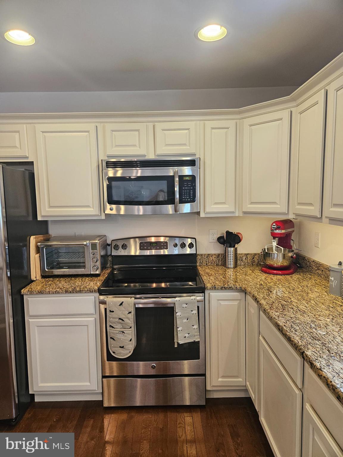 AVALON SHORES - Residential